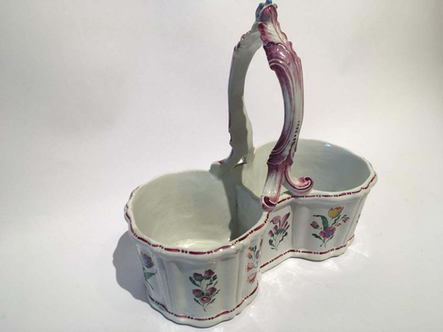 photo vintage Italy 18th Century Richard Ginori Porcelain Cruet With Floral Drawings