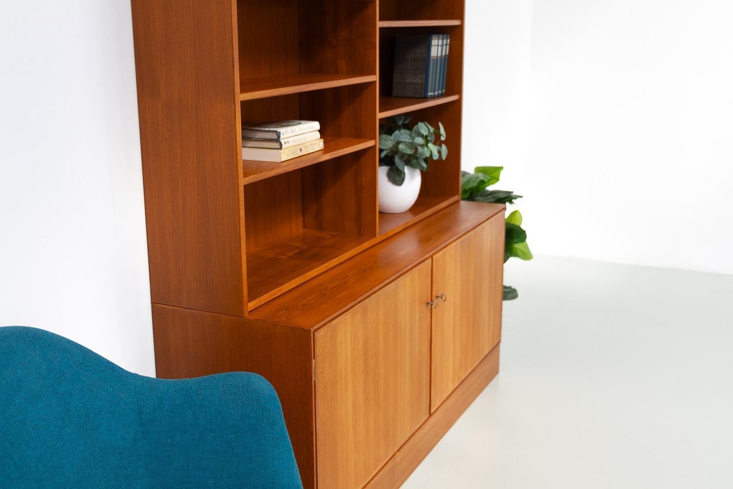 photo vintage Danish Modern Teak Bookcase, 1960s.