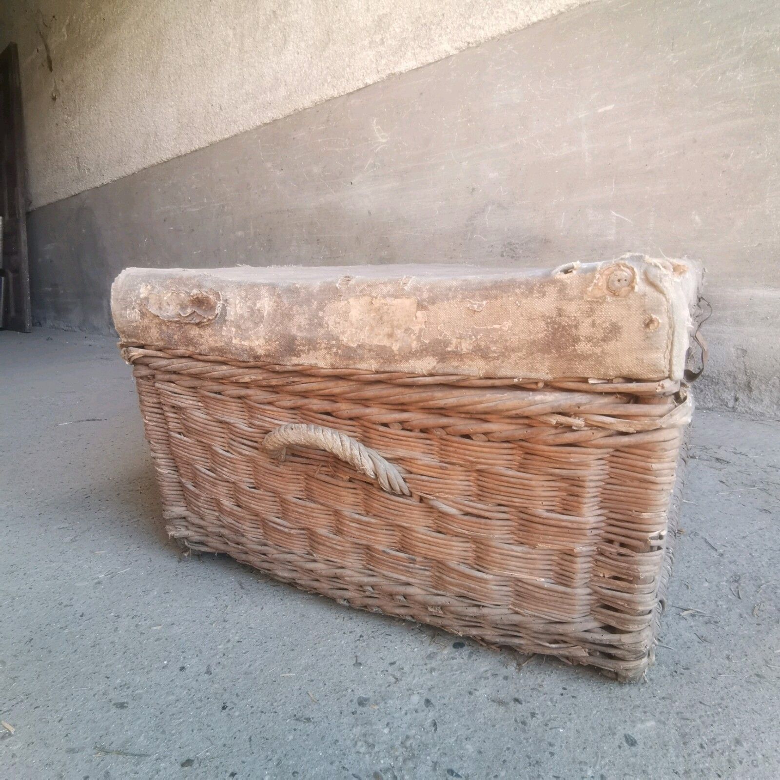 photo furniture Antique 1880s French Weaved Travel Trunk – Rare Rustic Basket With Hemp Cover