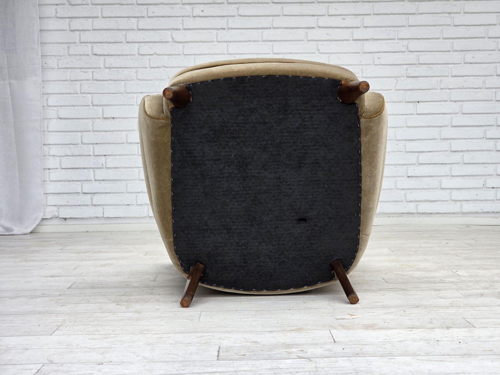 1250.0 Ca. Jaren 1970, Deense Fauteuil, Groen Meubelvelours, Beukenhouten Poten. photo