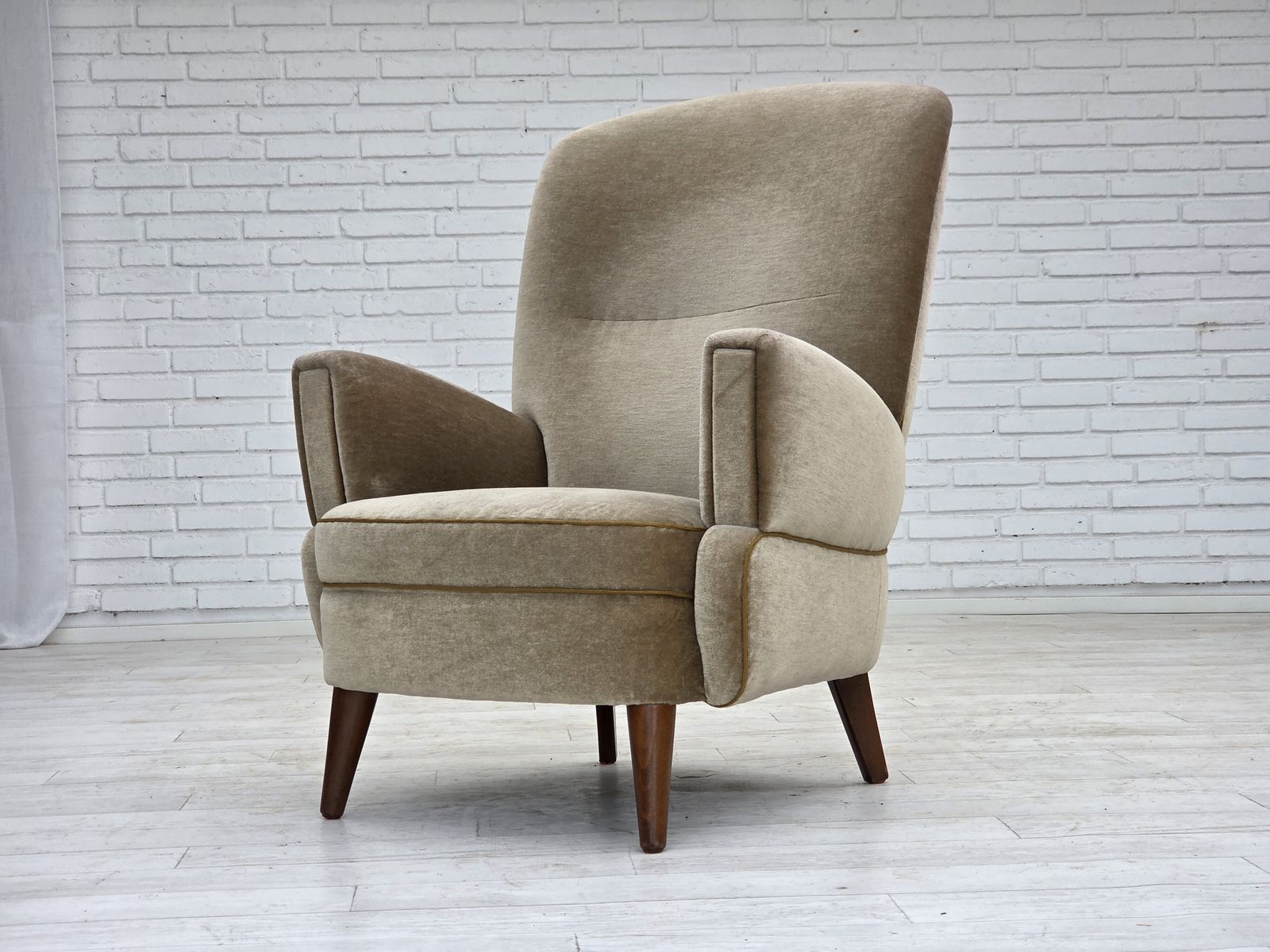 photo vinterior 1970s, Danish Armchair, Green Furniture Velour, Beech Wood Legs.