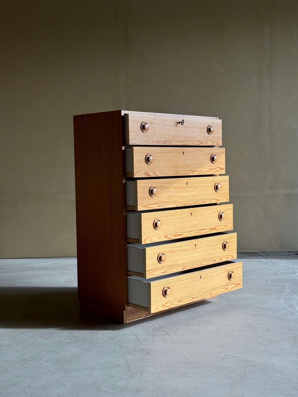 1000.0 Pinewood Chest Of Drawers photo