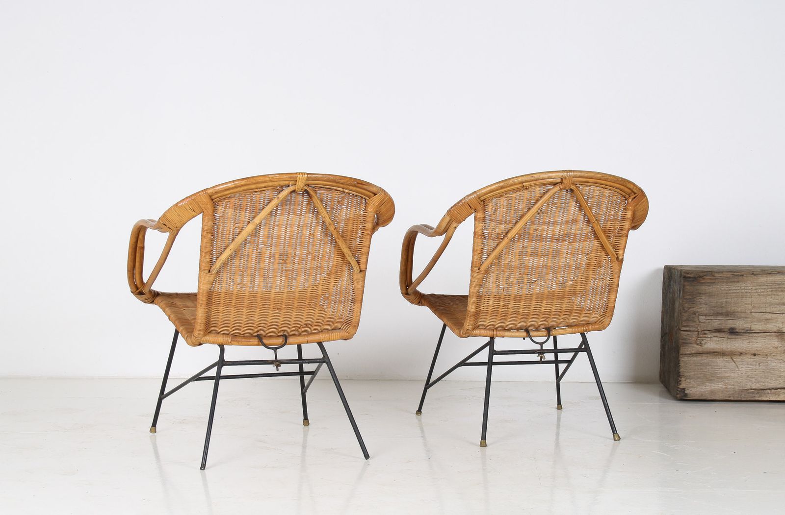 1595.0 A Pair Of 1950s Mid Century Rattan Basket Chairs In The Manner Of Arthur Umanoff photo
