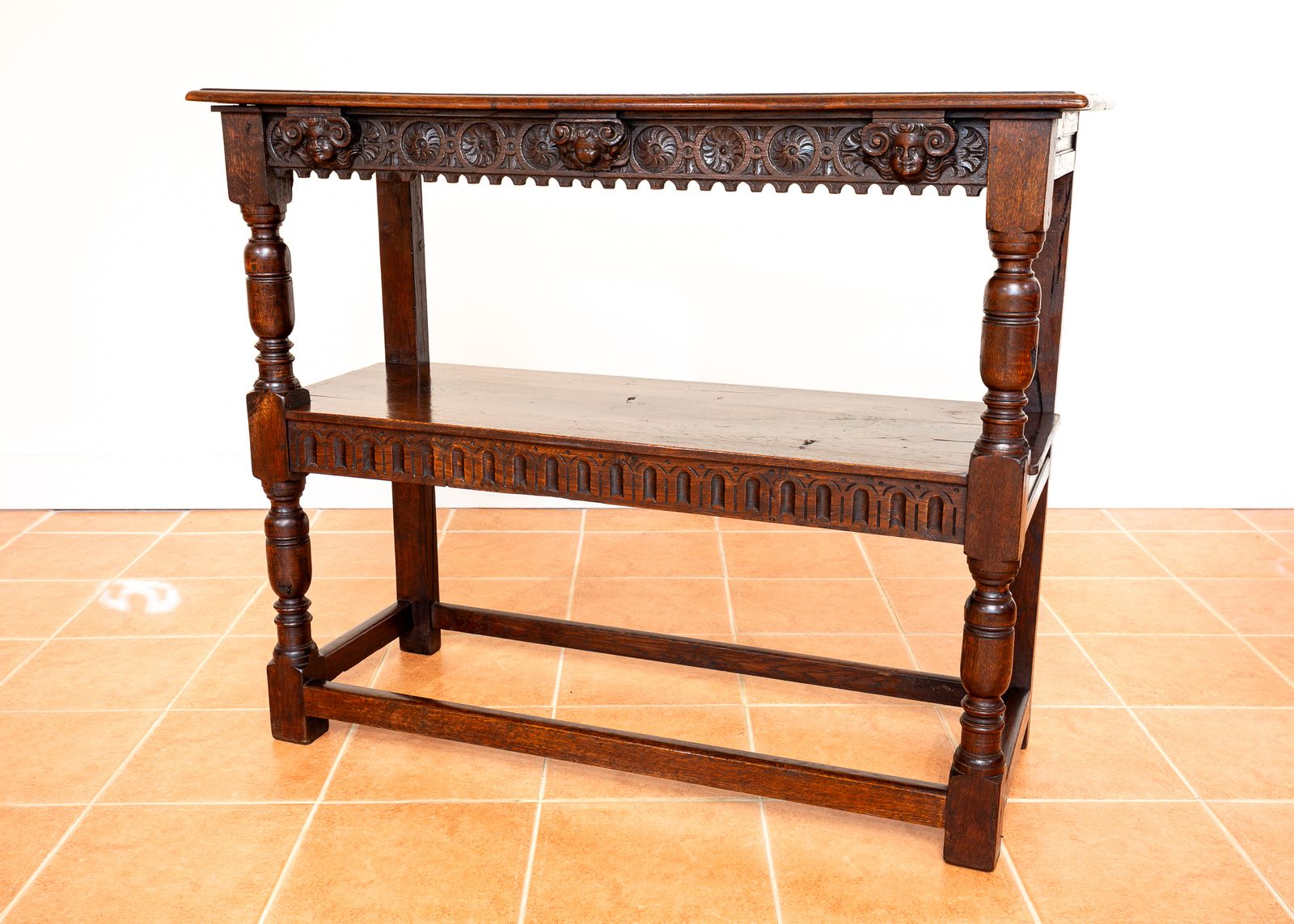 photo vinterior Jacobean Country Carved Oak Tiered Court Cupboard Server Buffet Display Stand Media Shel.F Unit County House 17th Century Fine Antique Farmhouse