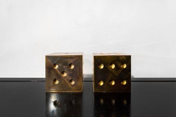 Dobbelsteenvormige Gepolijste Messing Paperweights, jaren 1970, Set van 2 photo furniture