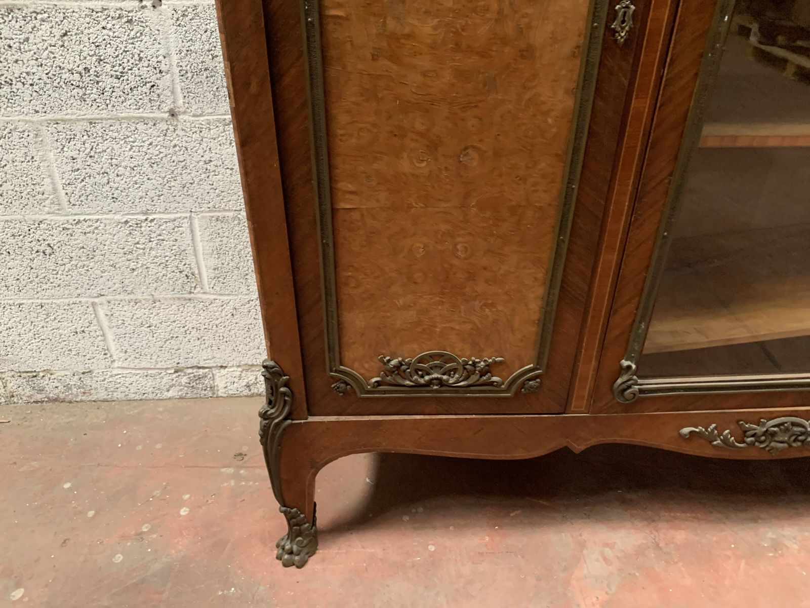 Louis XV Style Bookcase In Mahogany And Burr Walnut, 20th Century photo vinterior