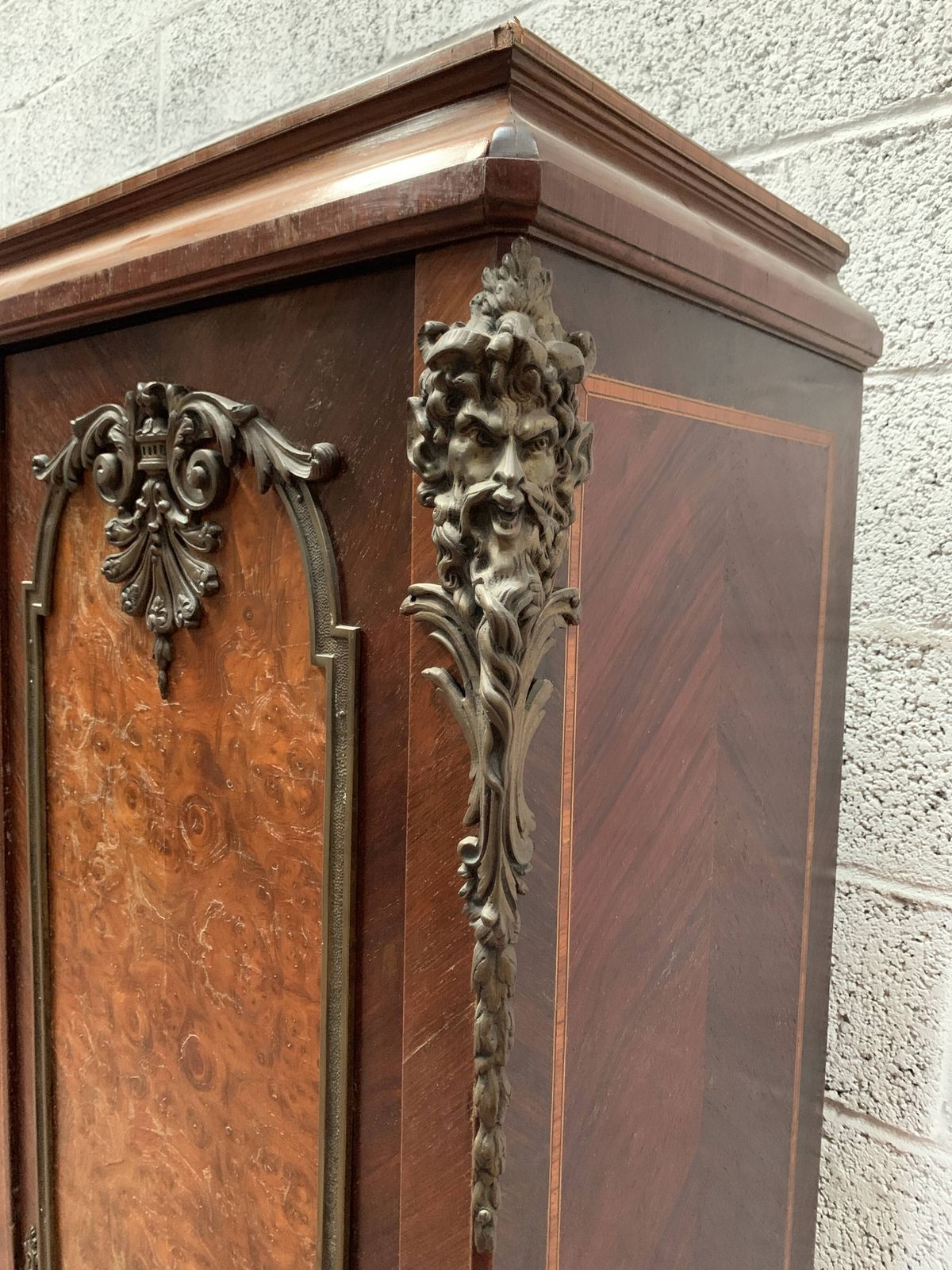 photo vinterior Louis XV Style Bookcase In Mahogany And Burr Walnut, 20th Century