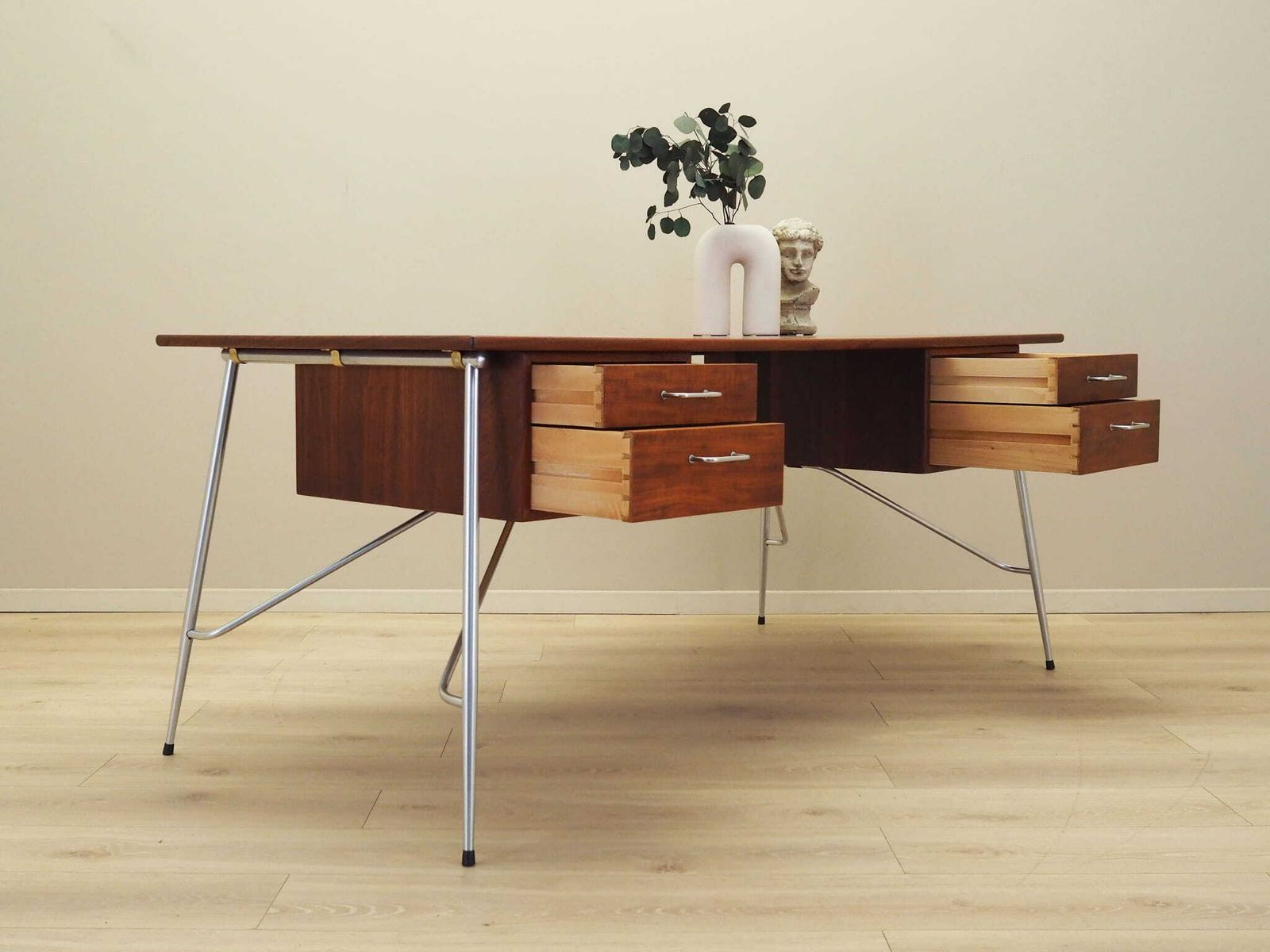photo furniture Teak Desk, Danish Design, 1960s, Designer: Børge Mogensen, Manufacturer: Søborg Møbler