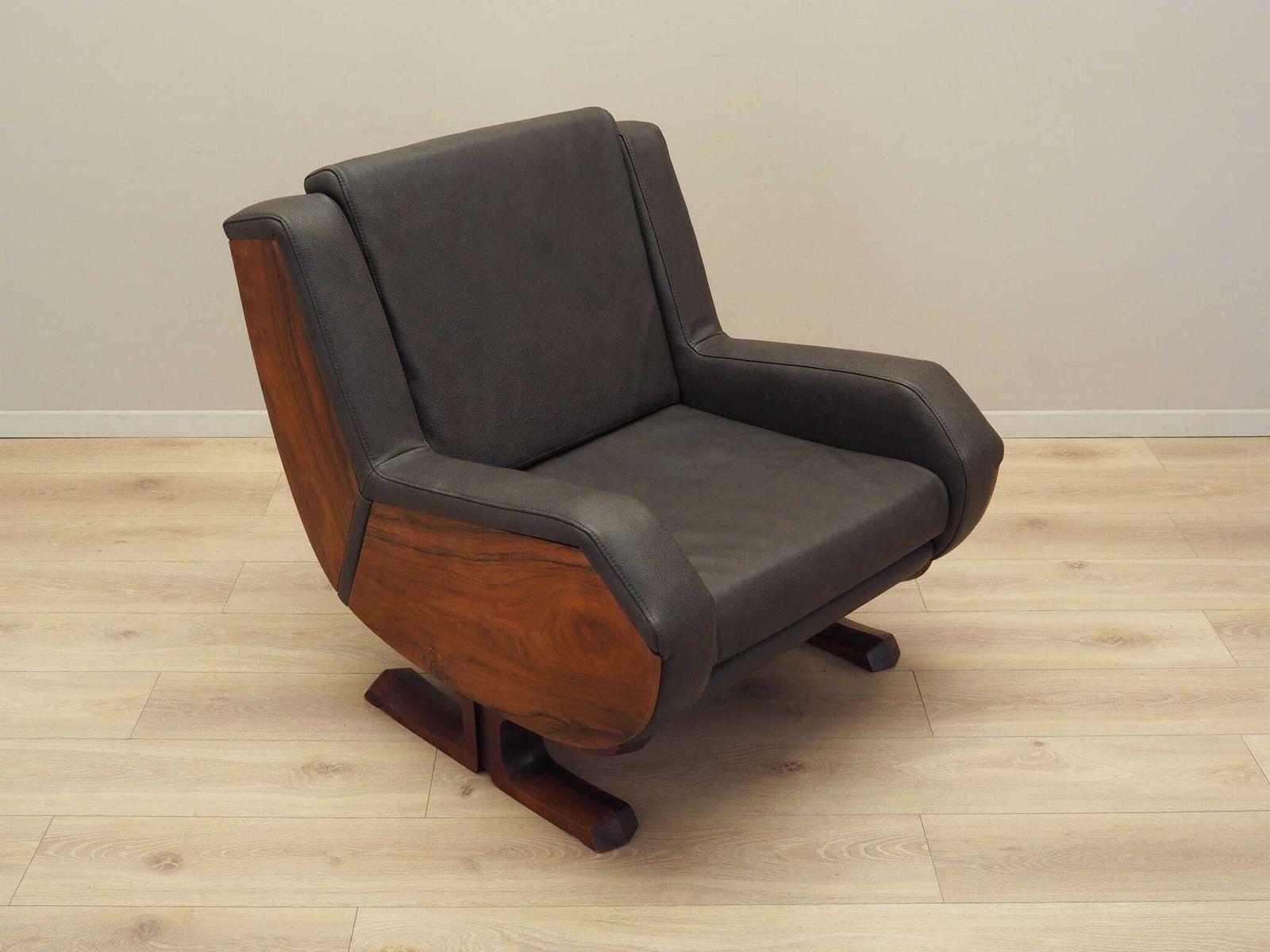 photo furniture Leren Fauteuil, Italiaans Design, Ca. Jaren 1970, Productie: Italië