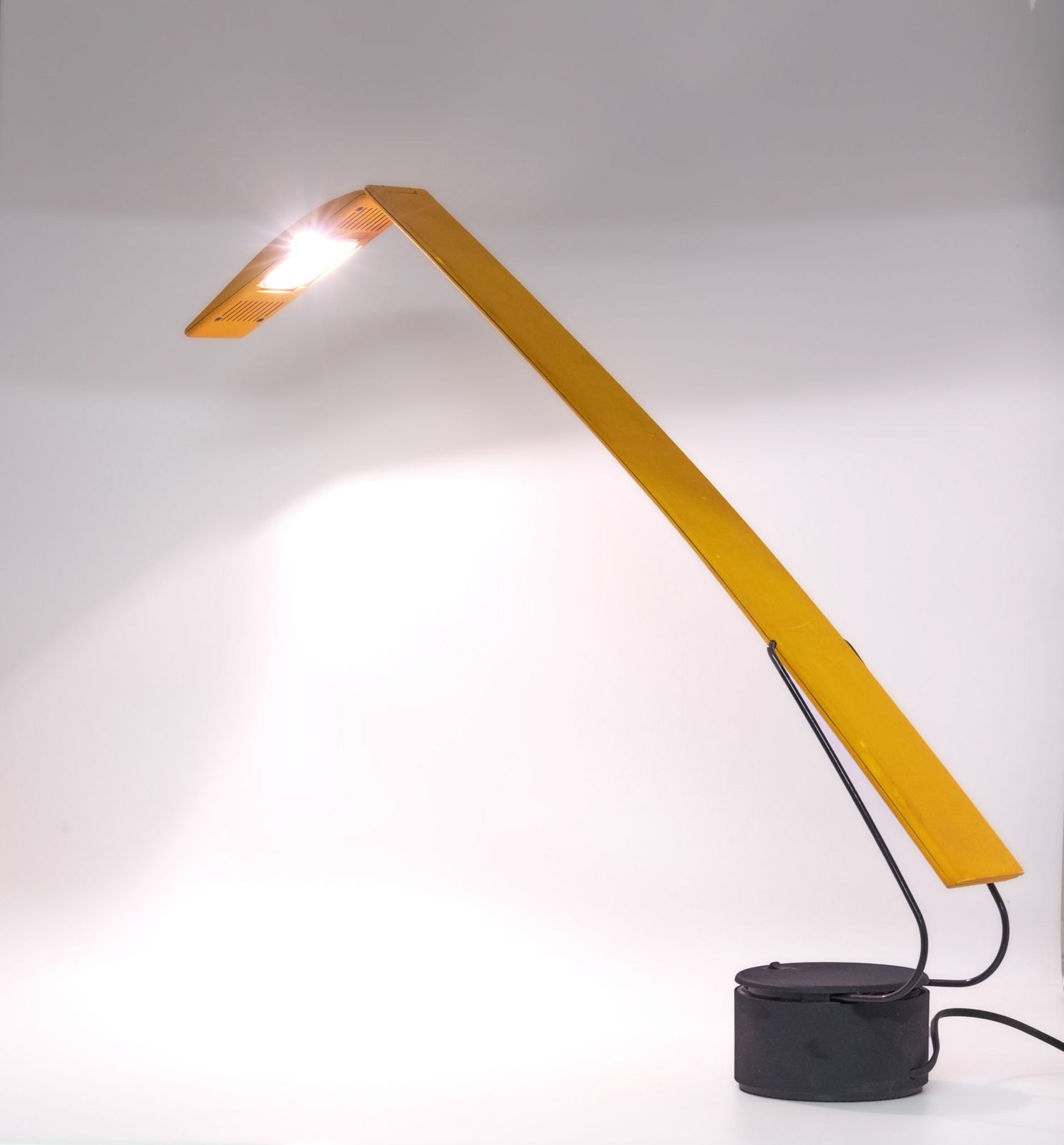 1980s Postmodern Dove Table Lamp By Mario Barbaglia & Marco Colombo For Paf Studio Milano