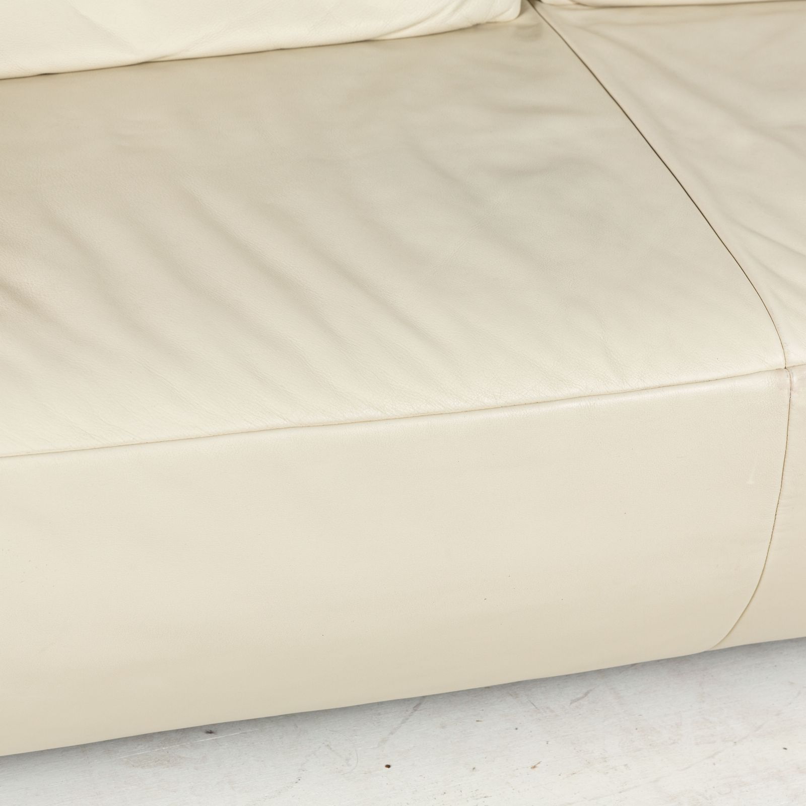 Koinor Volare Leather Three Seater Sofa Cream Manual Function photo vinterior