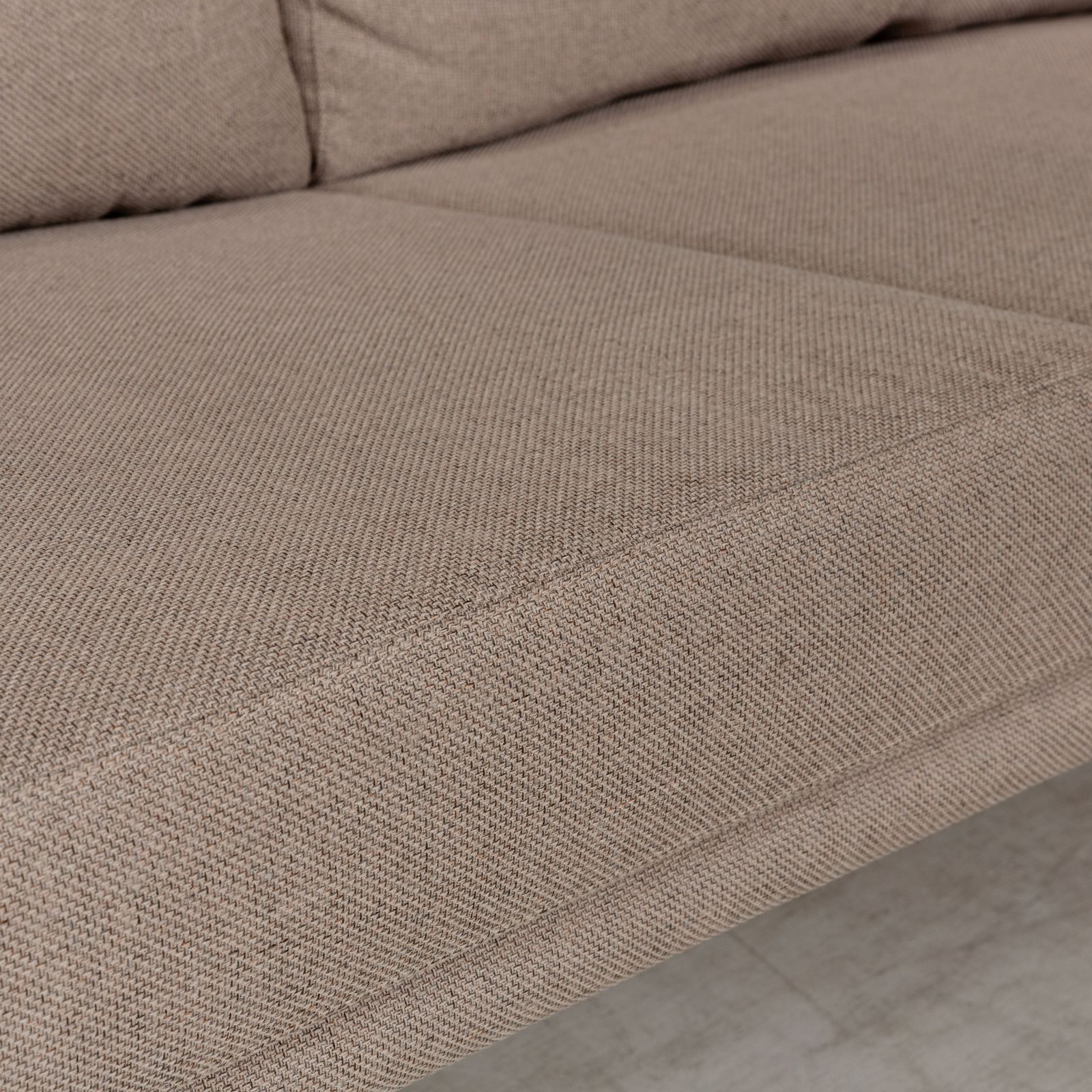 Canapé 3 places Willi Schillig en tissu beige photo for sale