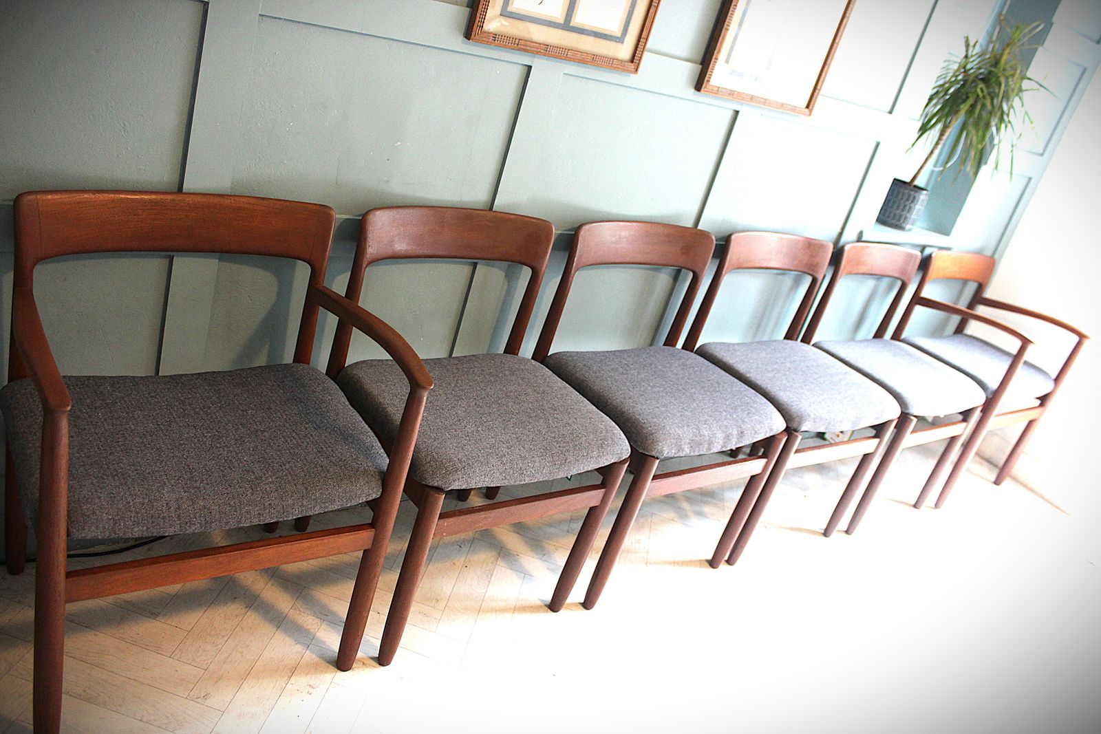 photo vinterior Mid Century Dining Table And Chairs By John Herbert For A Younger