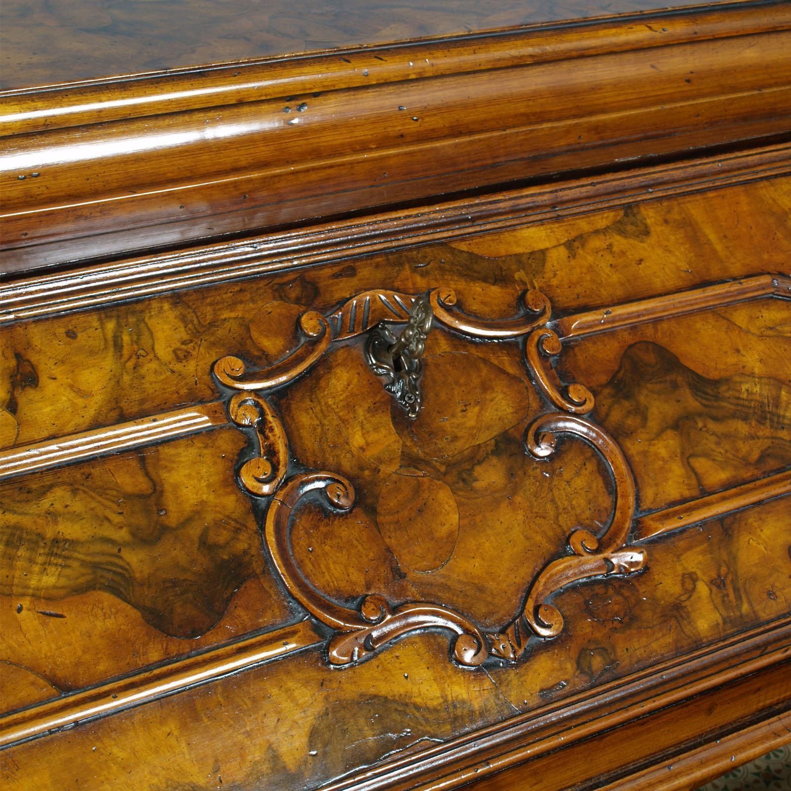 19716.0 Secretaire Style 700 Lombardo By "Bottega Milanese Dei Valentini", Walnut & Burl photo