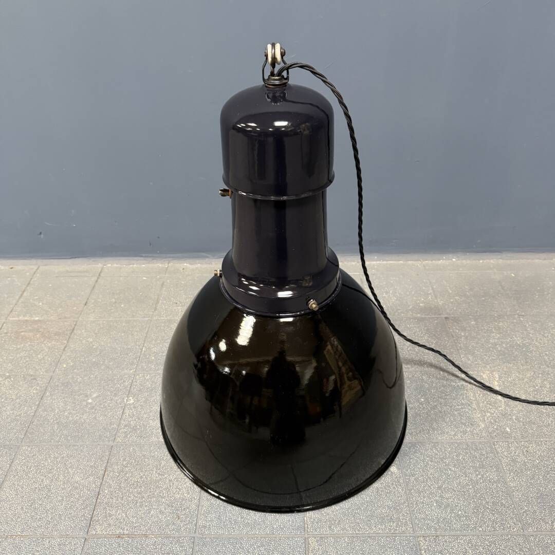 photo buy Grote Zwarte Emaille Bauhaus Fabriekslamp