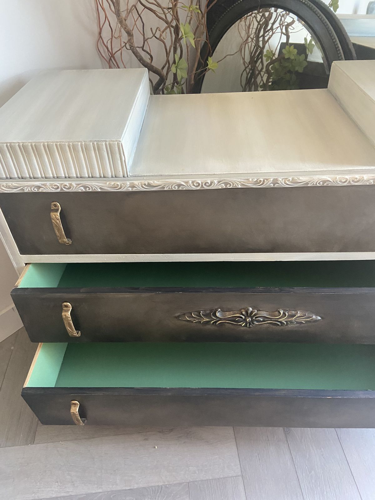 Vintage Dressing Table Bronze Beige photo 425.0