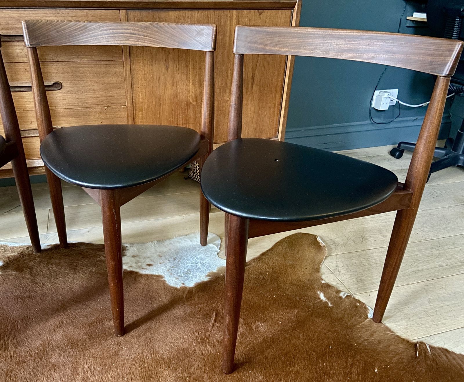 Set Of 4 Hans Olsen For Frem Rojle Tripod Chairs Mid Century Modern, Danish, Teak photo vinterior