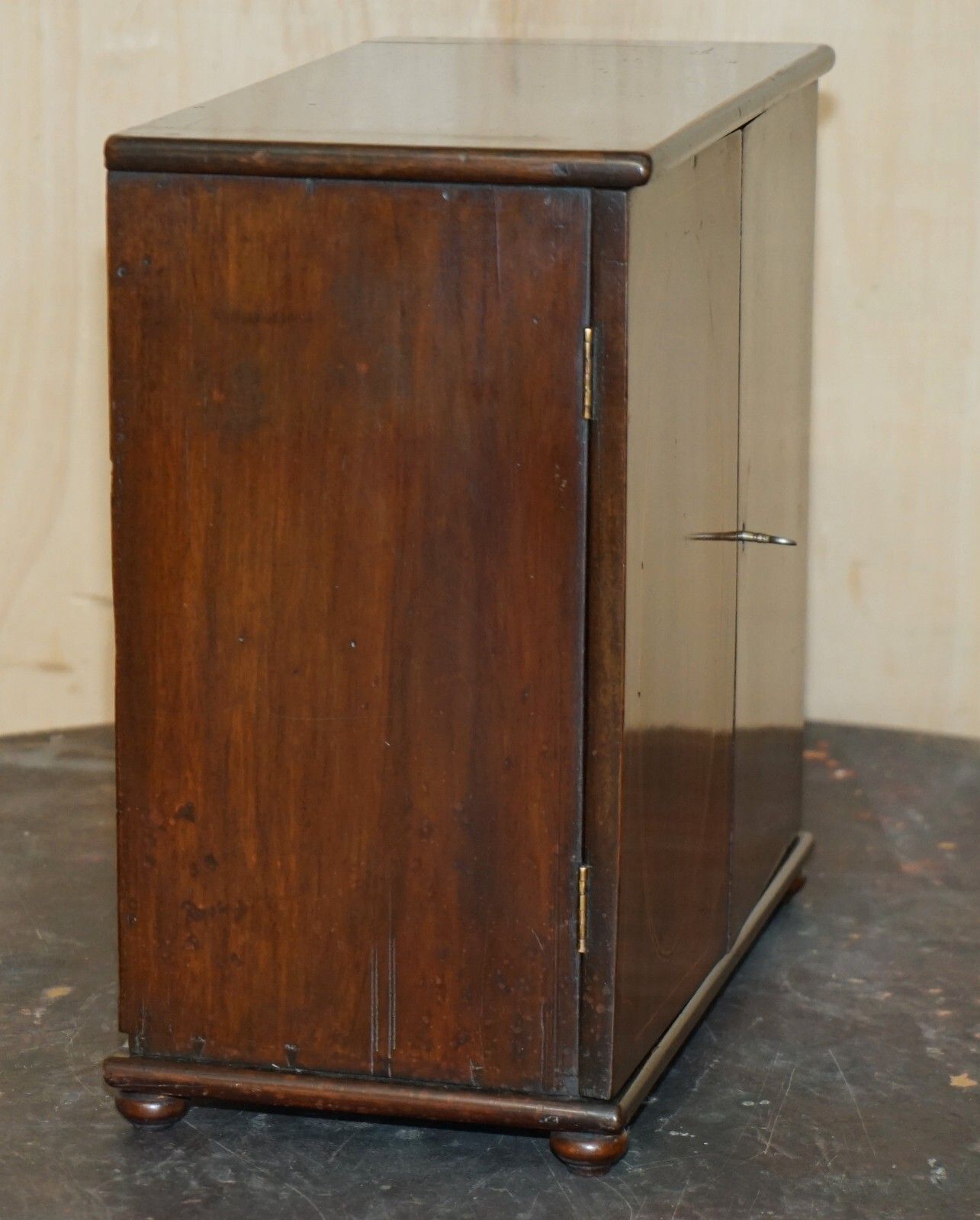photo vinterior Fully Restored Fine & Antique Georgian Sheraton Collectors Cabinet Circa 1820