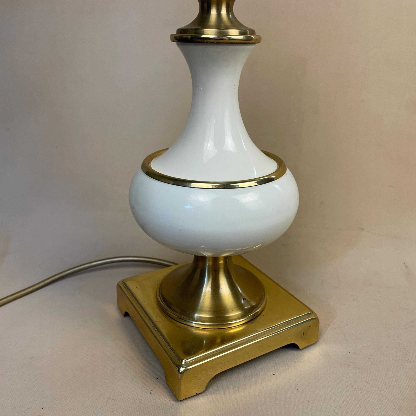 Antique Ceramic Gold Brass Metal Lamp Light Bedside Table Desk Porcelain Vase Cream Classic Cottage Vintage Medium Square Base photo furniture