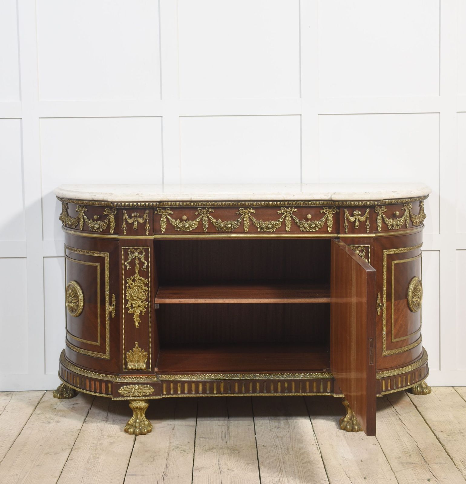 photo vinterior Louis XVI Style Mahogany Cabinet