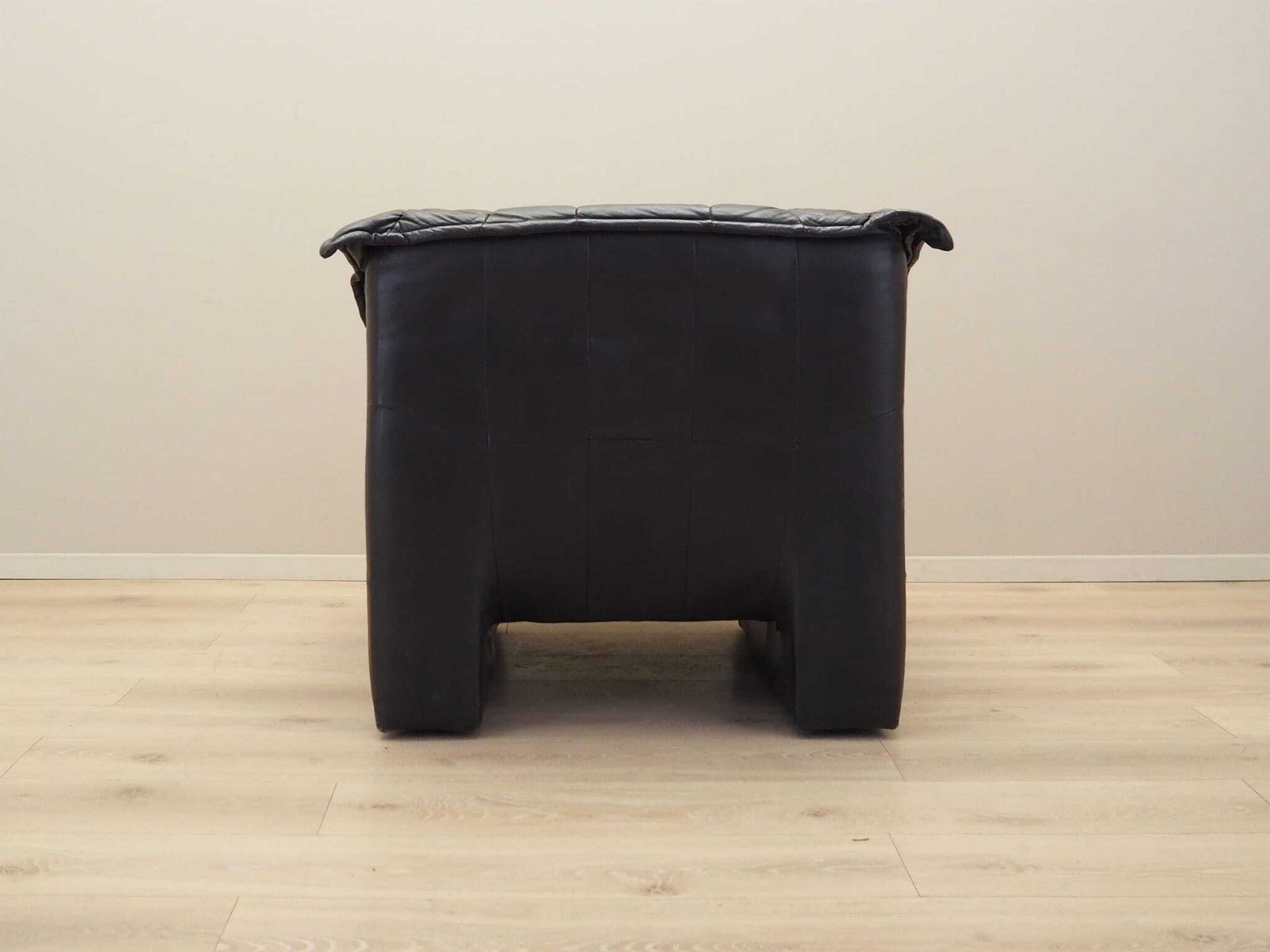 photo furniture Leather Armchair, Italian Design, 1960s, Production: Italy