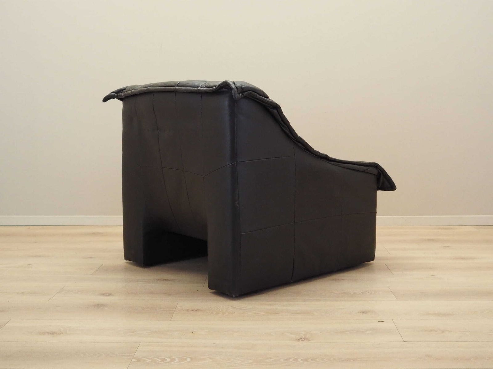 photo for sale Leather Armchair, Italian Design, 1960s, Production: Italy