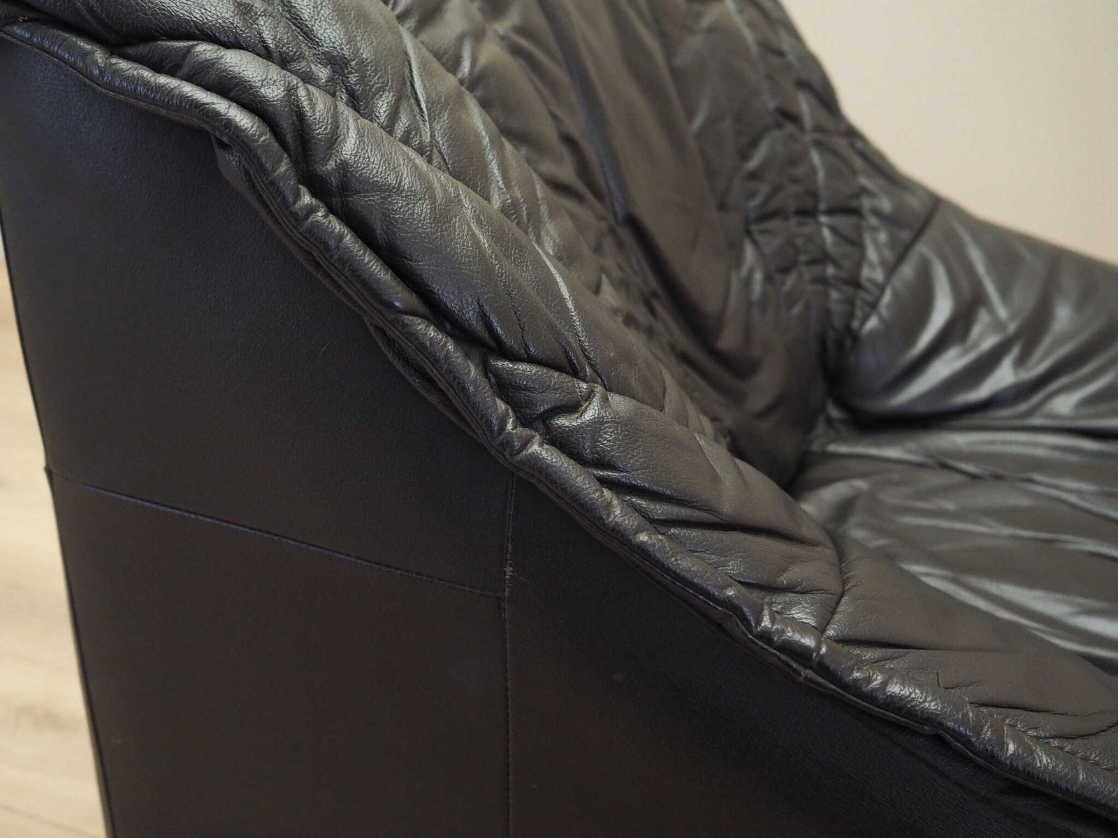 photo buy Leather Armchair, Italian Design, 1960s, Production: Italy