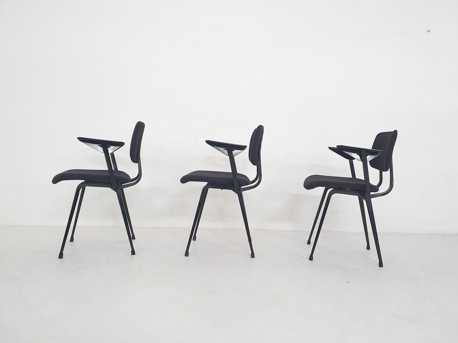 Set Van Drie Friso Kramer Voor Ahrend De Cirkel "Revolt" Stoelen, Nederland, Ca. Jaren 1960 photo furniture