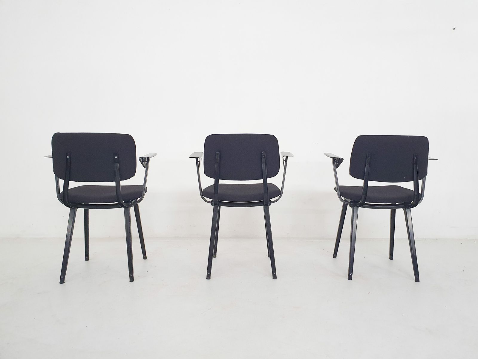 Set Van Drie Friso Kramer Voor Ahrend De Cirkel "Revolt" Stoelen, Nederland, Ca. Jaren 1960 photo Meubels