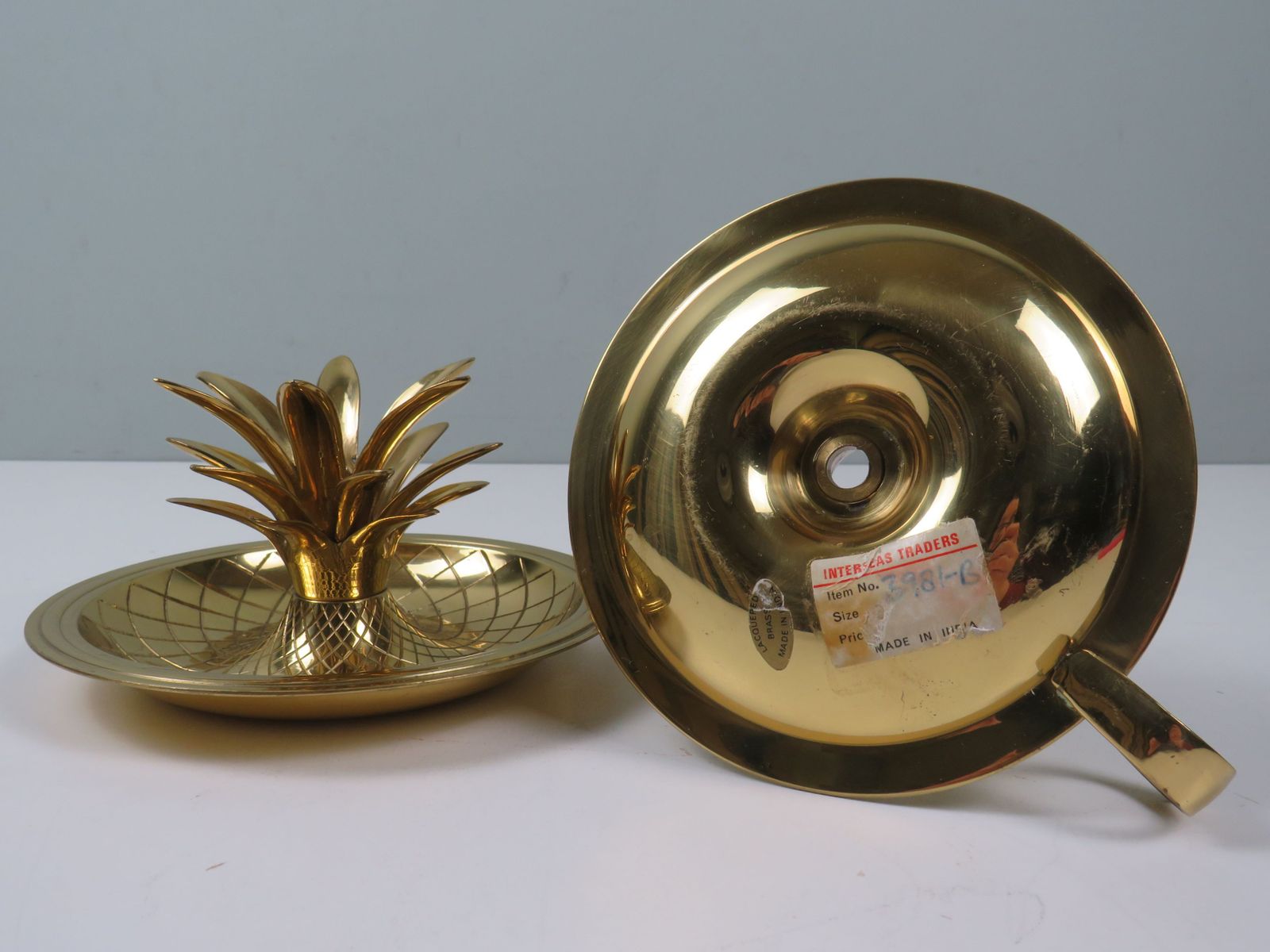 photo furniture Elegant Pineapple Candlesticks In Lacquered Brass  (Set Of 2)