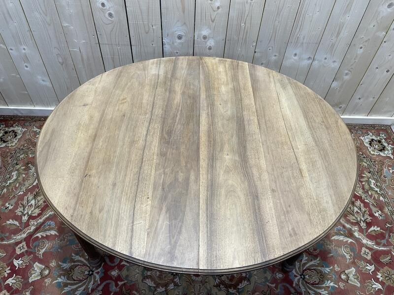 Table De Salle à Manger Ovale De Style Louis XVI En Noyer photo for sale