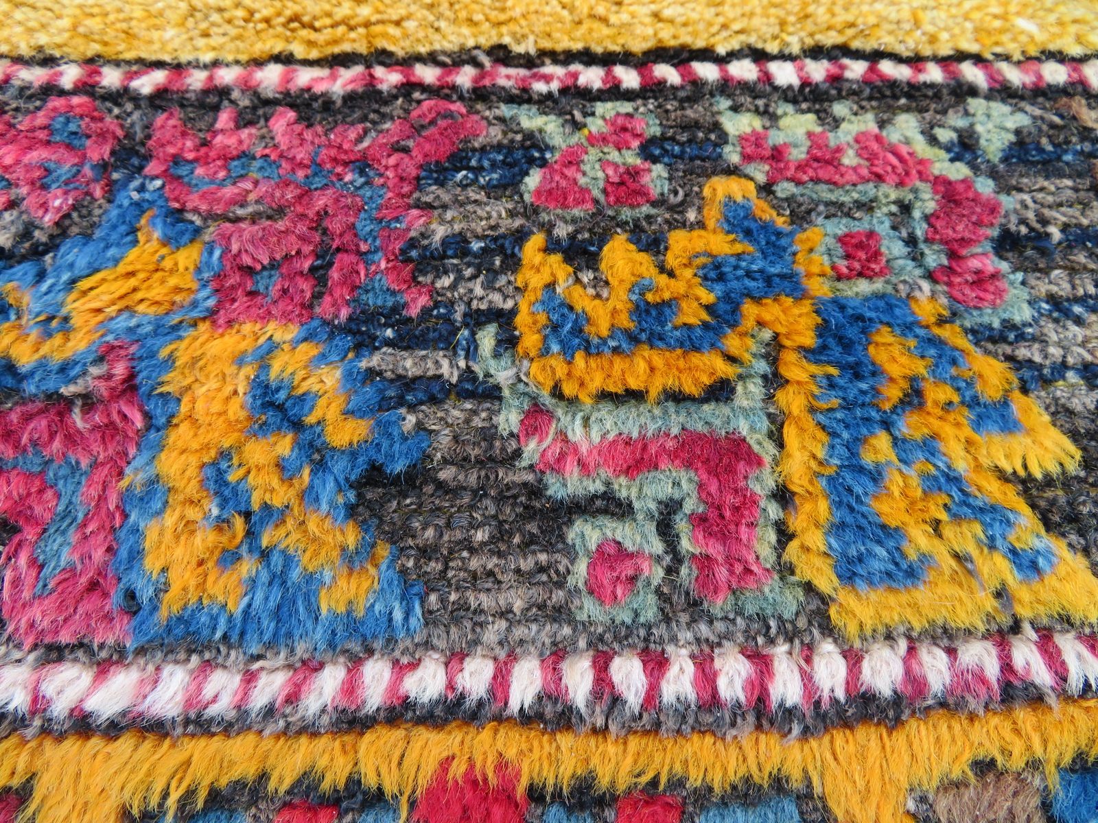 Antique Turkish Konya Yatak Rug. Central Anatolia.Circa 1870. 173cm X 123cm. photo Textiles