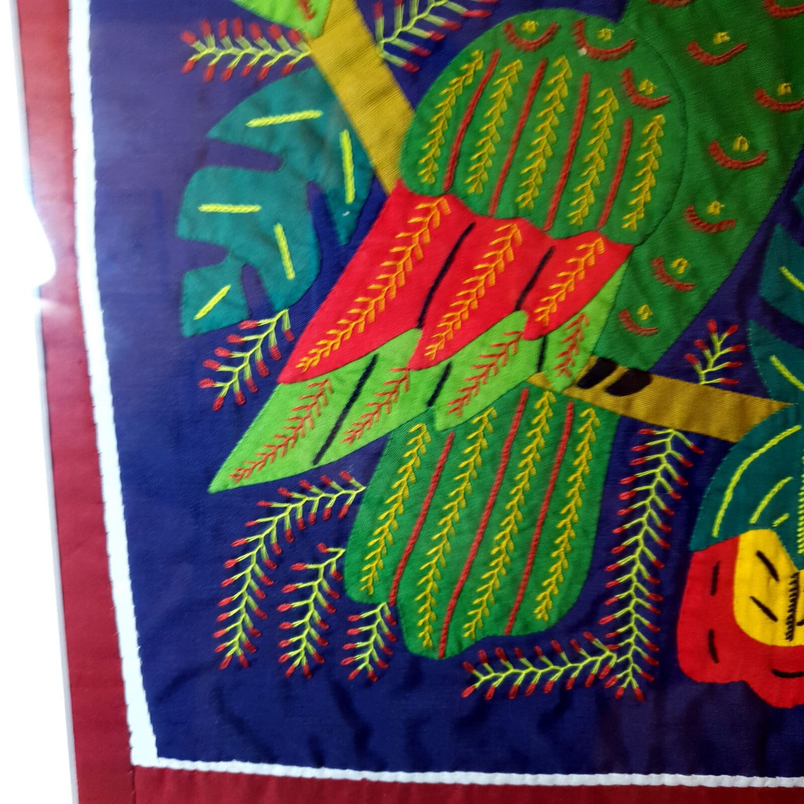 photo vinterior Molas Parrots Textile Appliqué Embroidery Folk Art By Kuna Yala Indians Panama