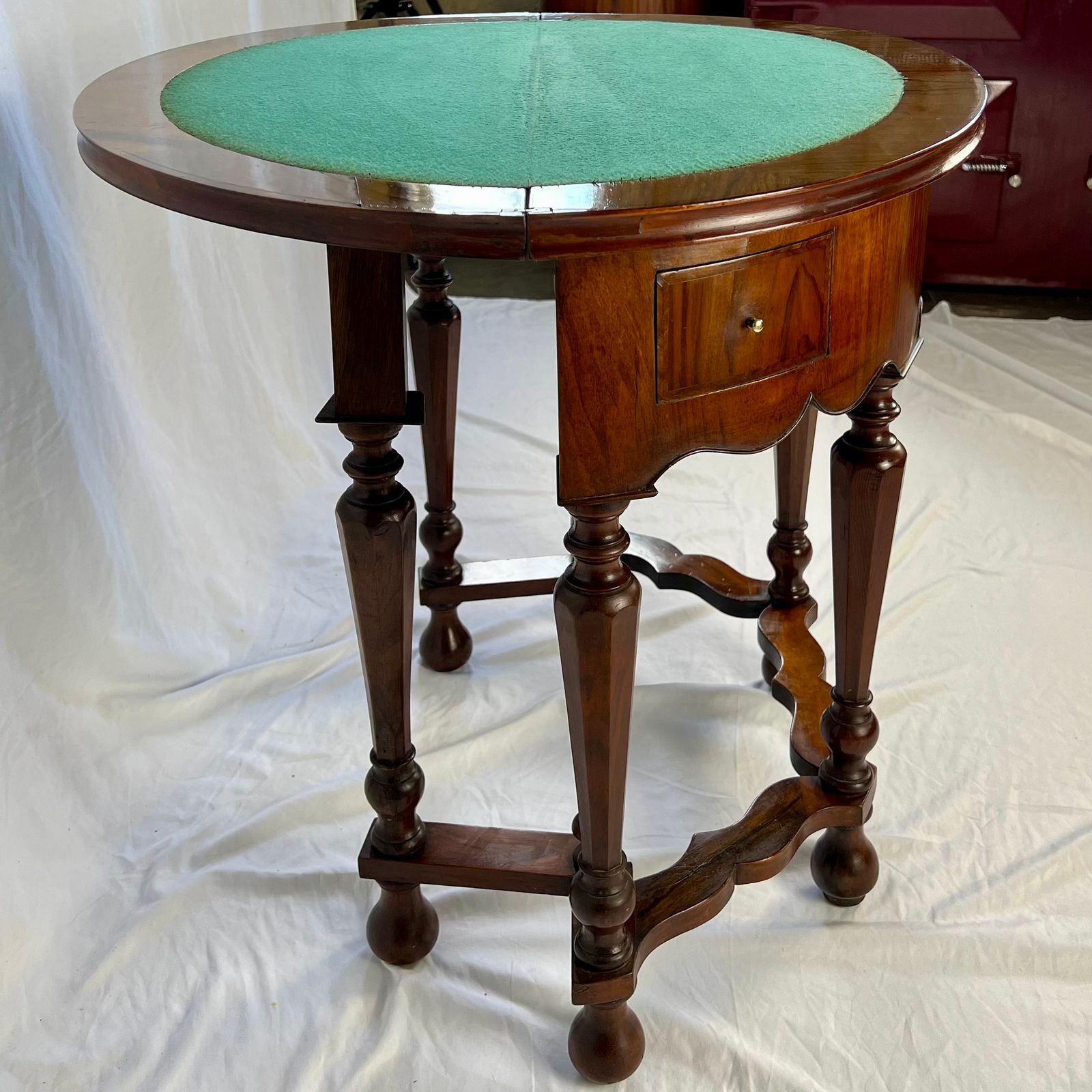 photo vinterior Small Victorian Figured Walnut Demi Lune Card Table In The George I Manner