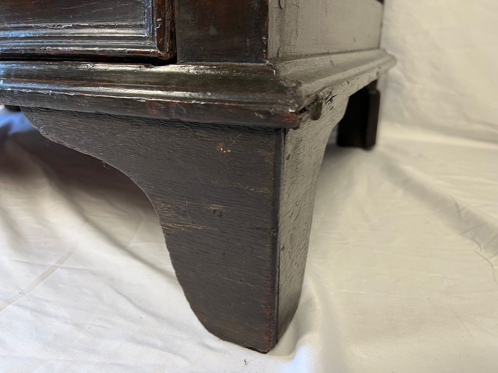 895.0 Large 17th Century Oak Chest Of Drawers photo