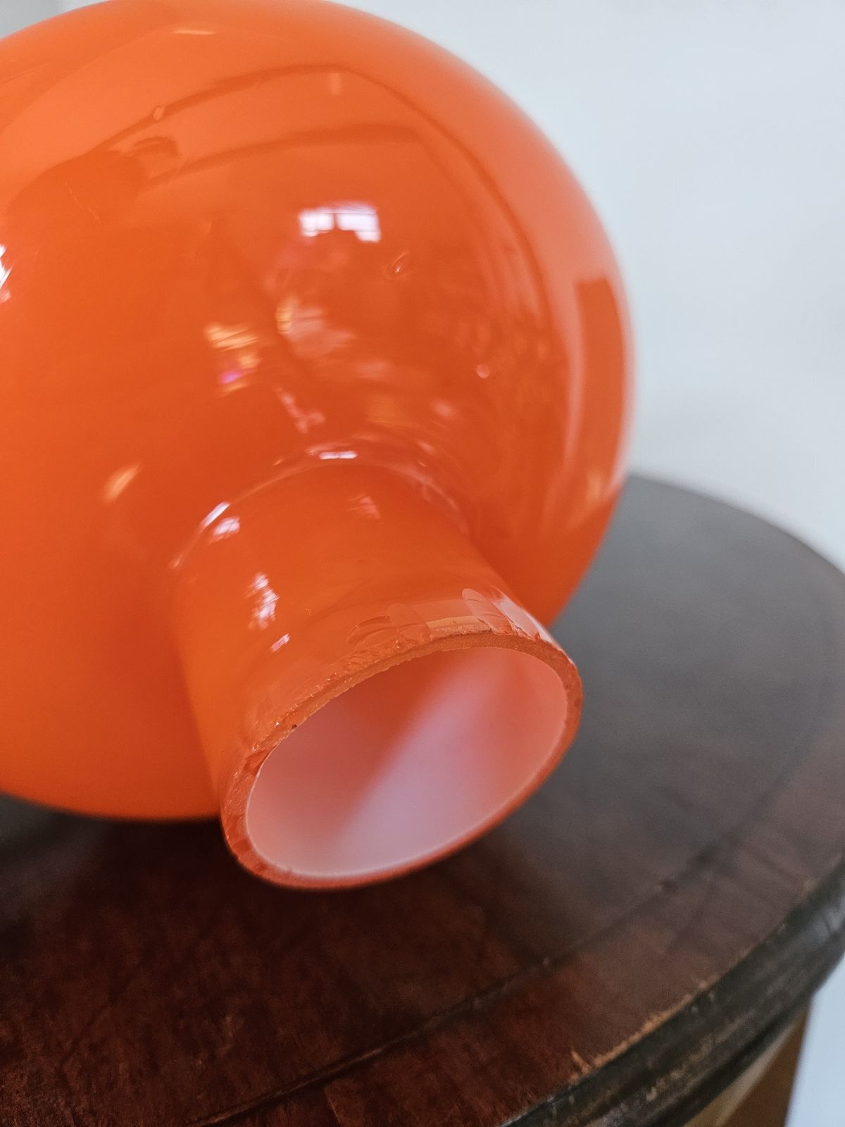 photo for sale Vintage Mid Century Modern Lamp – Oranje Glazen Kap – Tafellamp – Retro Slaapkamer/Woonkamer – Bureaulamp In Antieke Stijl
