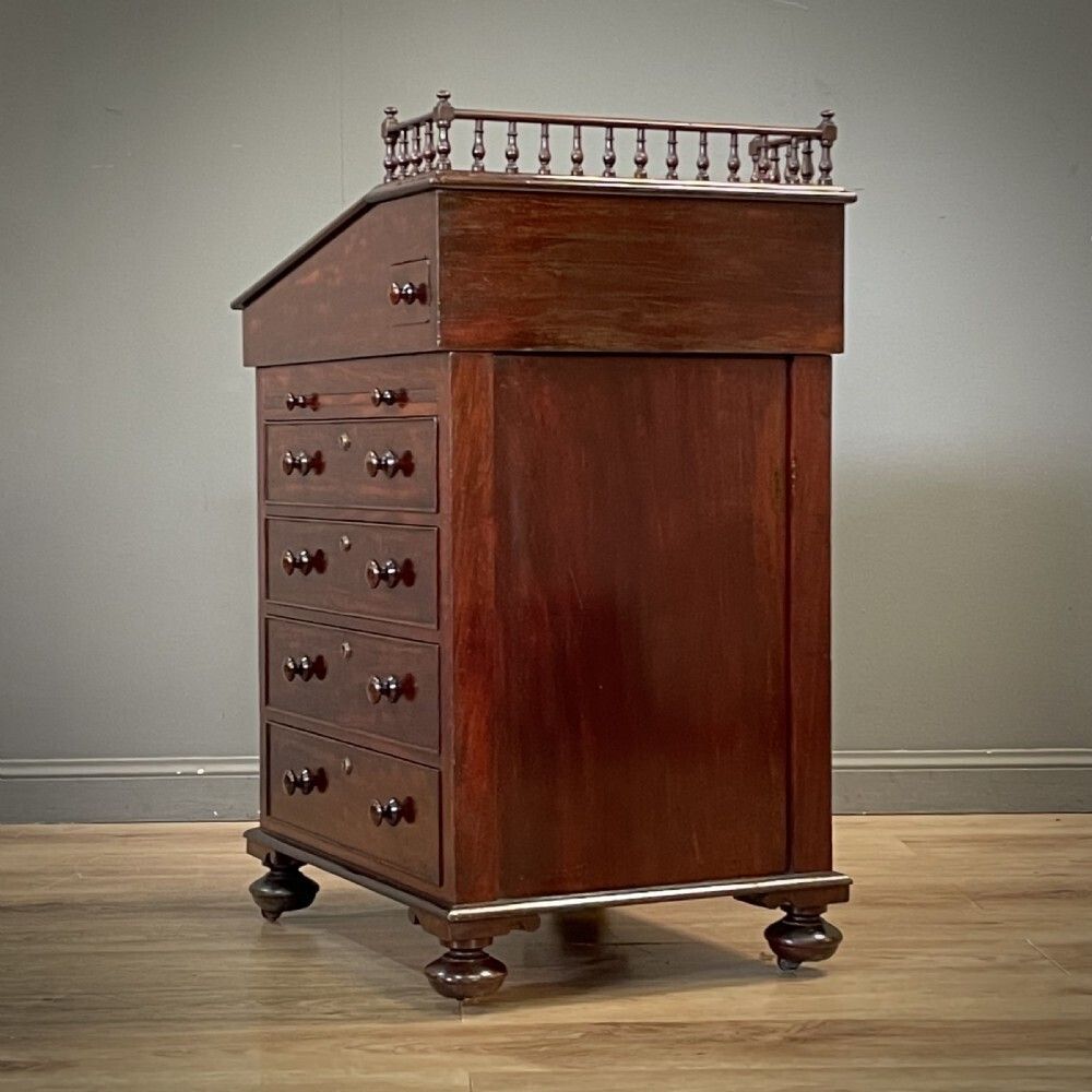photo vinterior Antique William IV Mahogany Davenport Desk