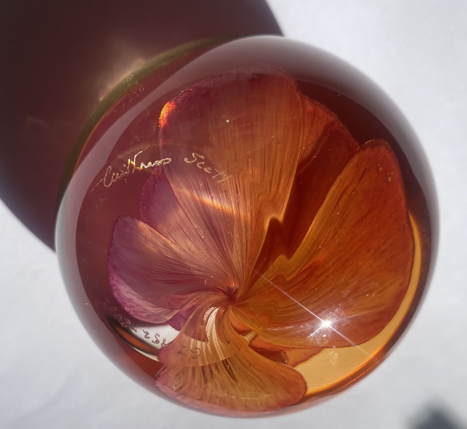 photo vinterior Caithness, Queen Elizabeth Rose, Golden Jubilee Commemorative Paperweight