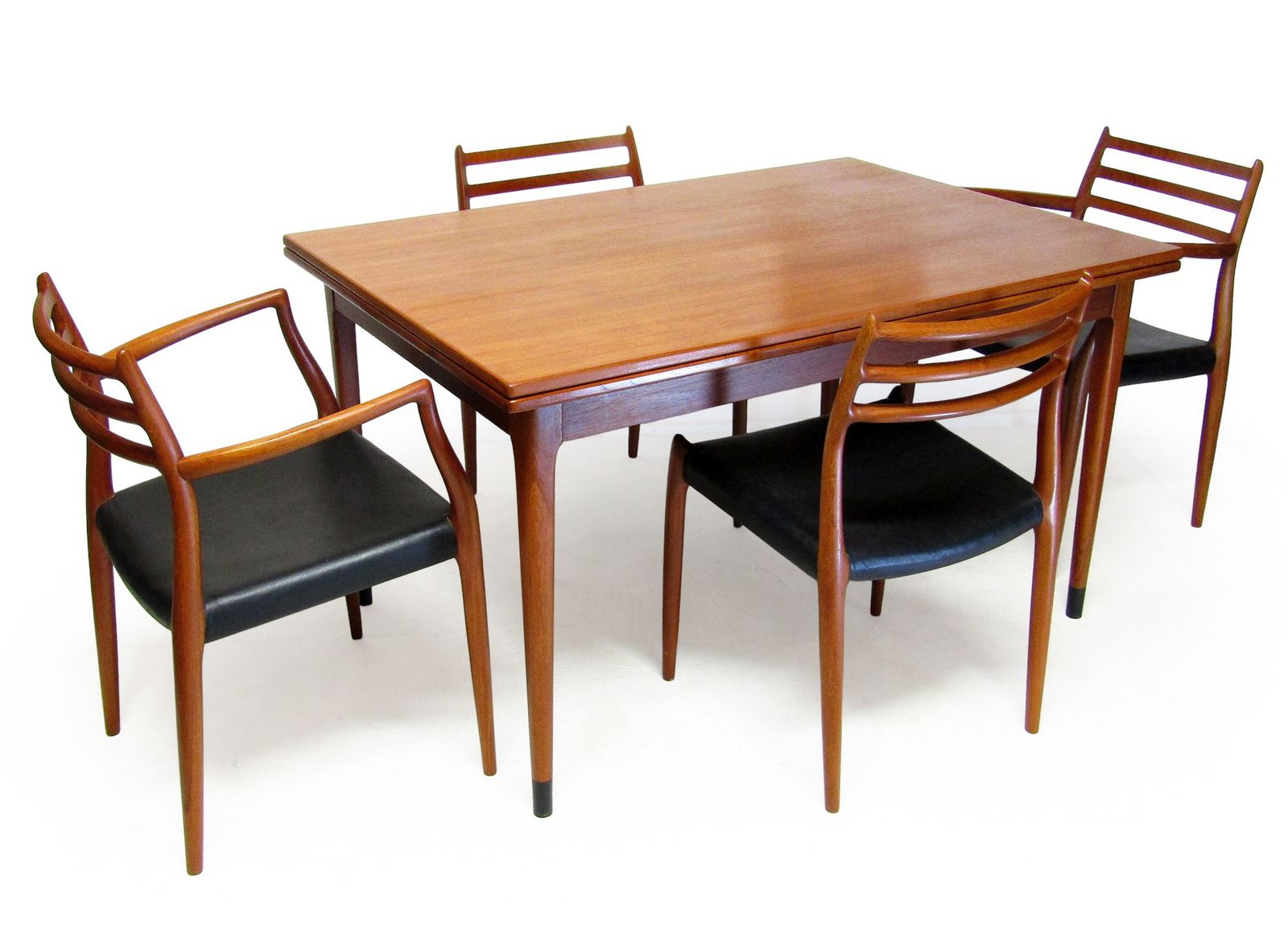 photo vintage Set Of Four Exceptional 1950s Danish Dining Chairs By Niels Moller, 2x Model 62 And 2x Model 78