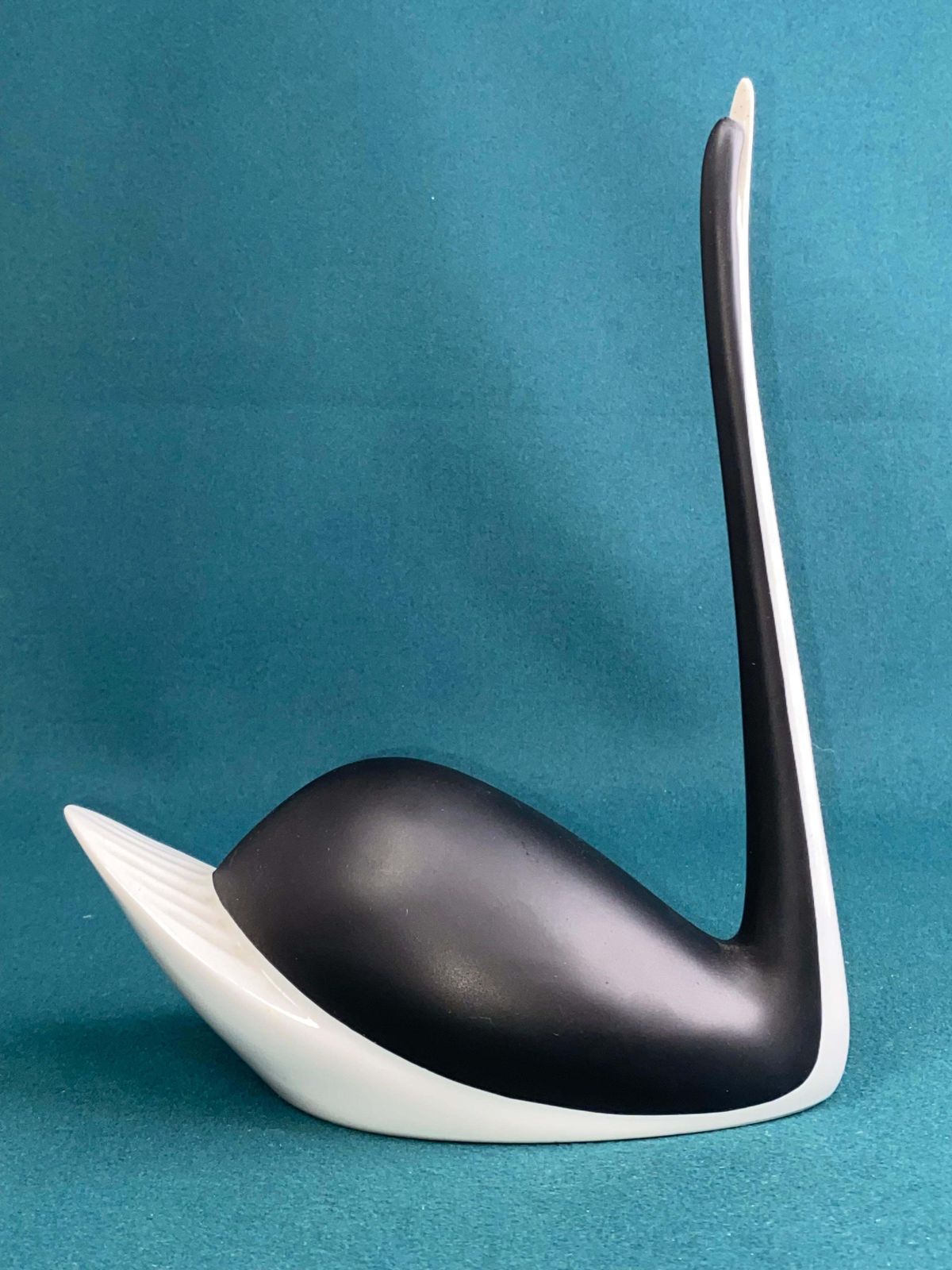 Czechoslovakia Porcelain B & W Swan Figurine By Jaroslav Jezek Royal Dux 1960s photo Home Decor