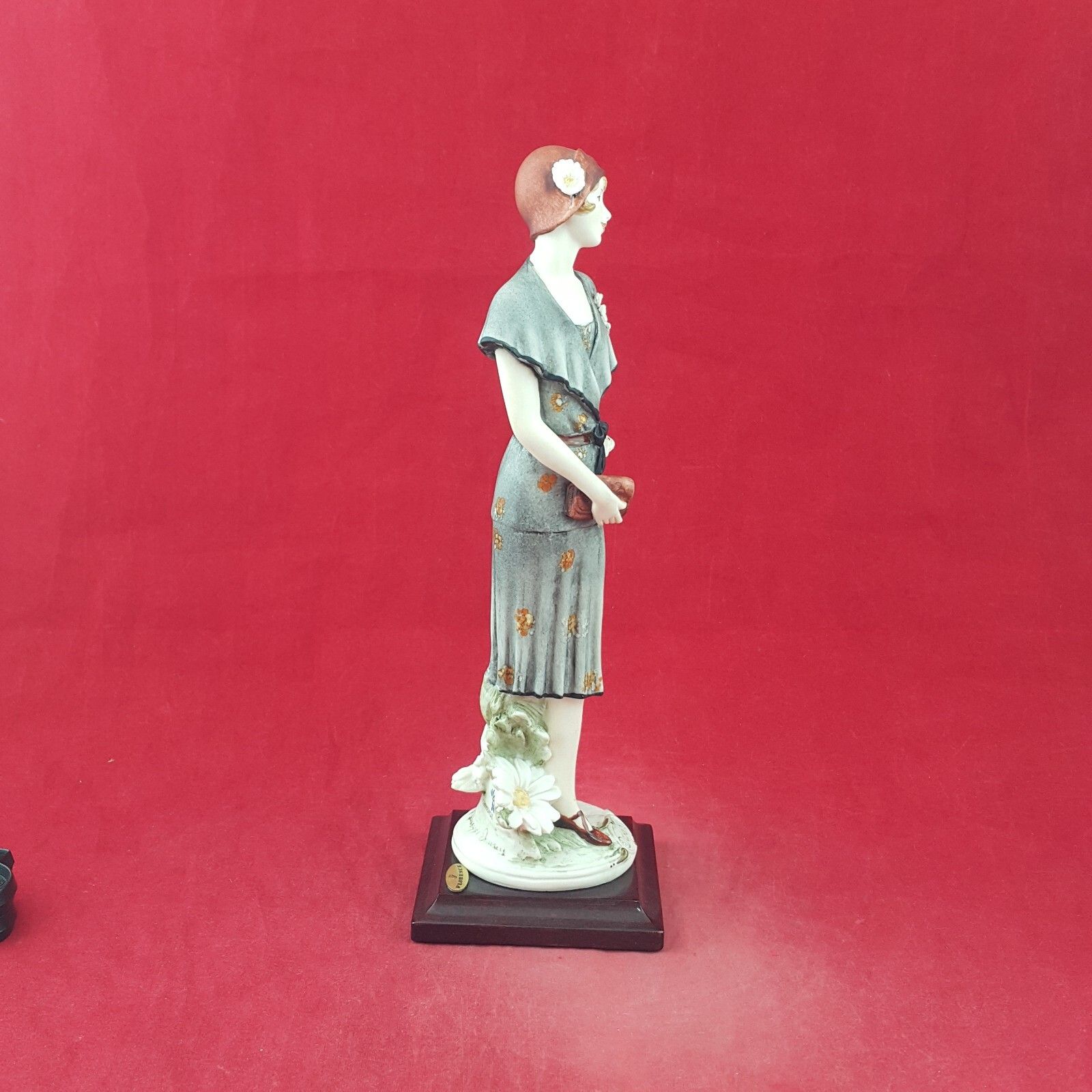 Giuseppe Armani Figurine Daisy Girl Statue Capodimonte Florence 8714 O/A photo Home Decor