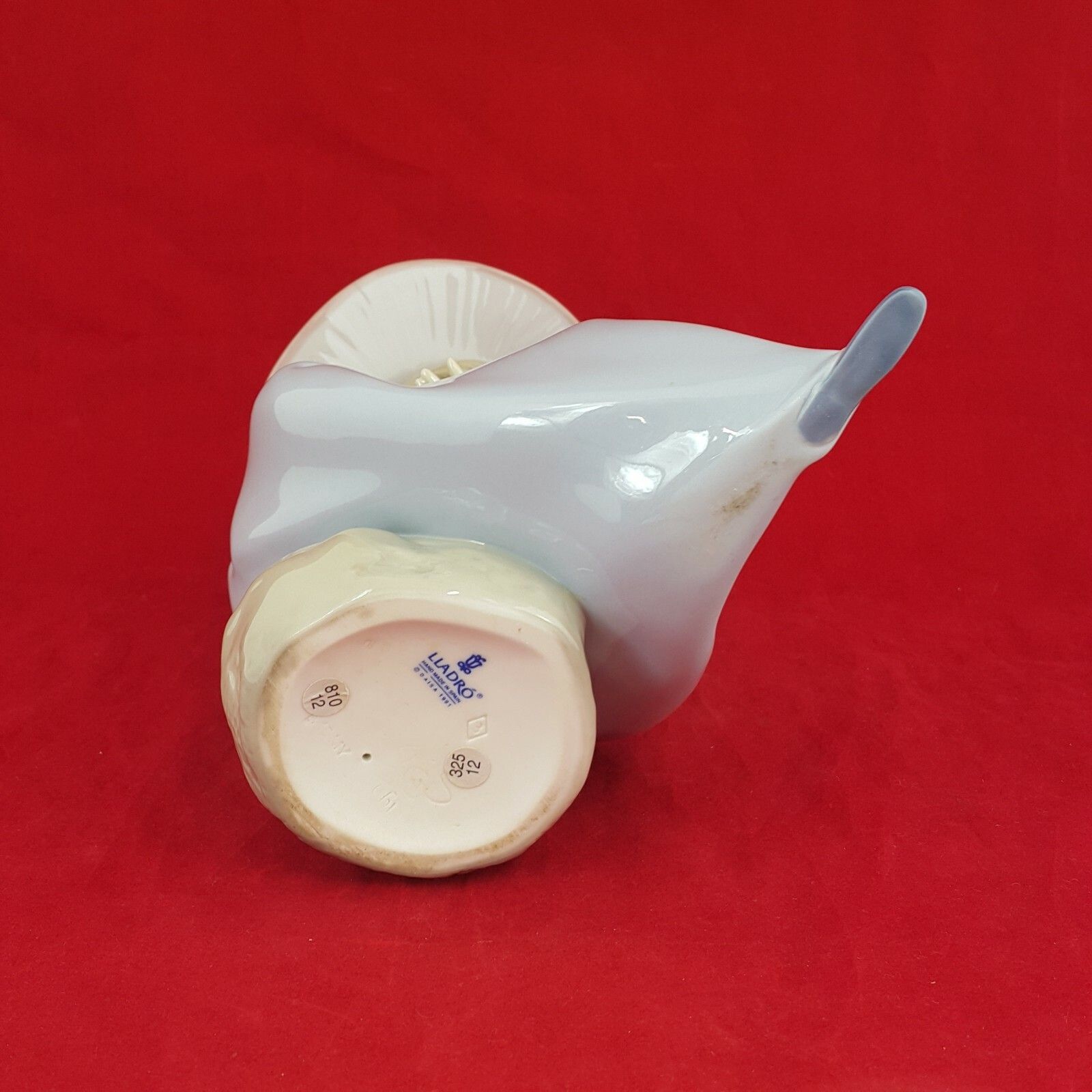 Lladro Figurine Fragrant Bouquet Girl (Damaged) 5952  L/N photo for sale