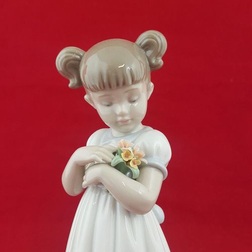 Nao By Lladro Flowers For Mommy 8021  7695 L/N photo buy