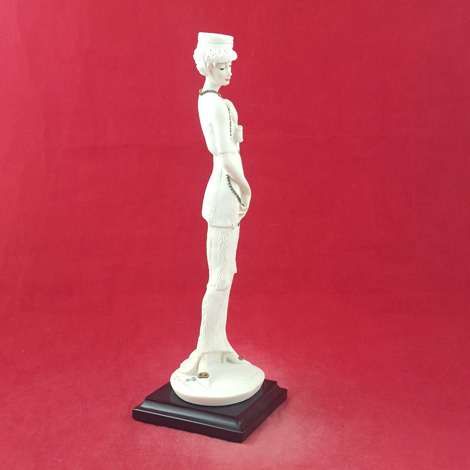 Giuseppe Armani Figuirne Lady With Chain Statue Florence 8716 O/A photo Art