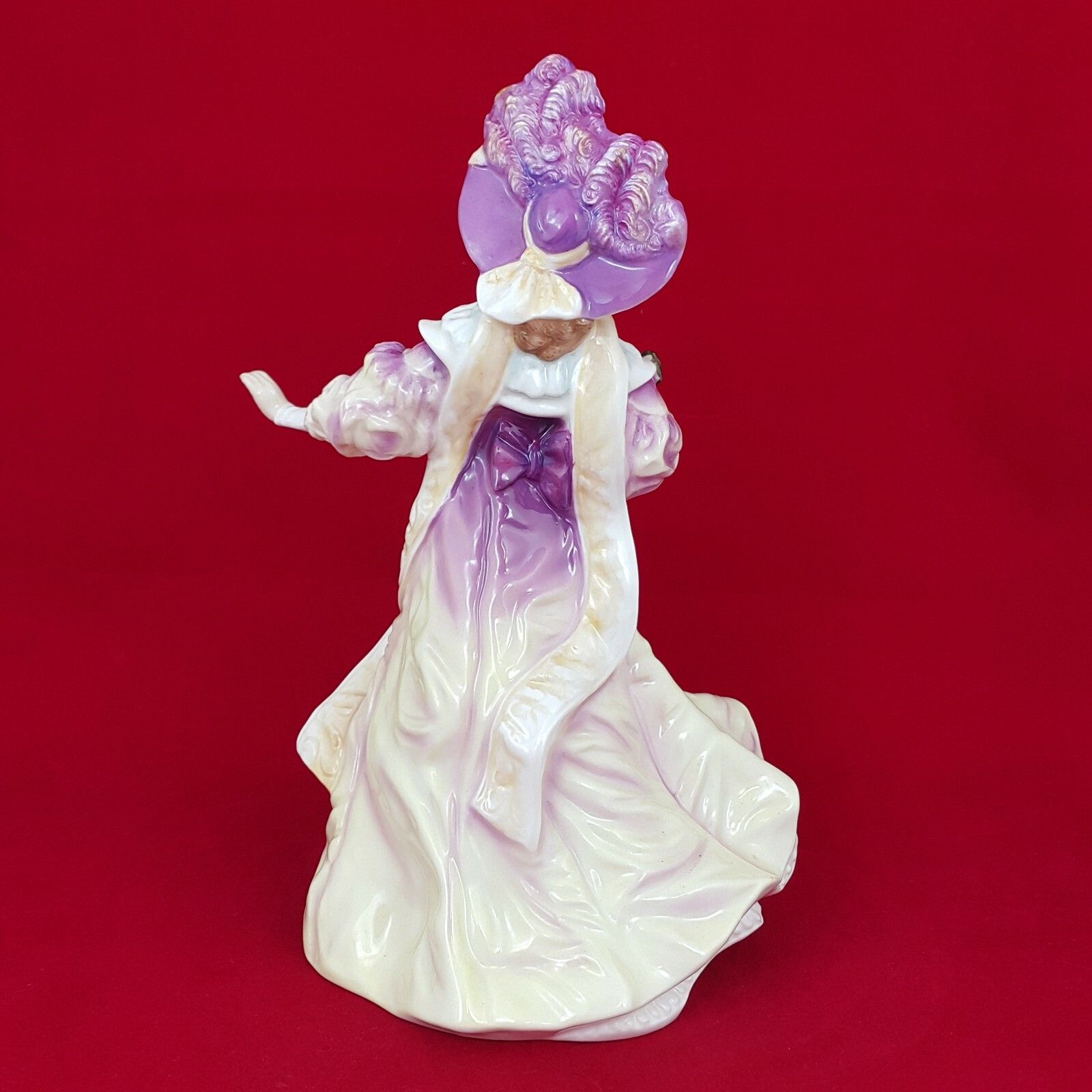 Hn3626 Lily Royal Doulton Figurine  Rd 5589 photo vinterior