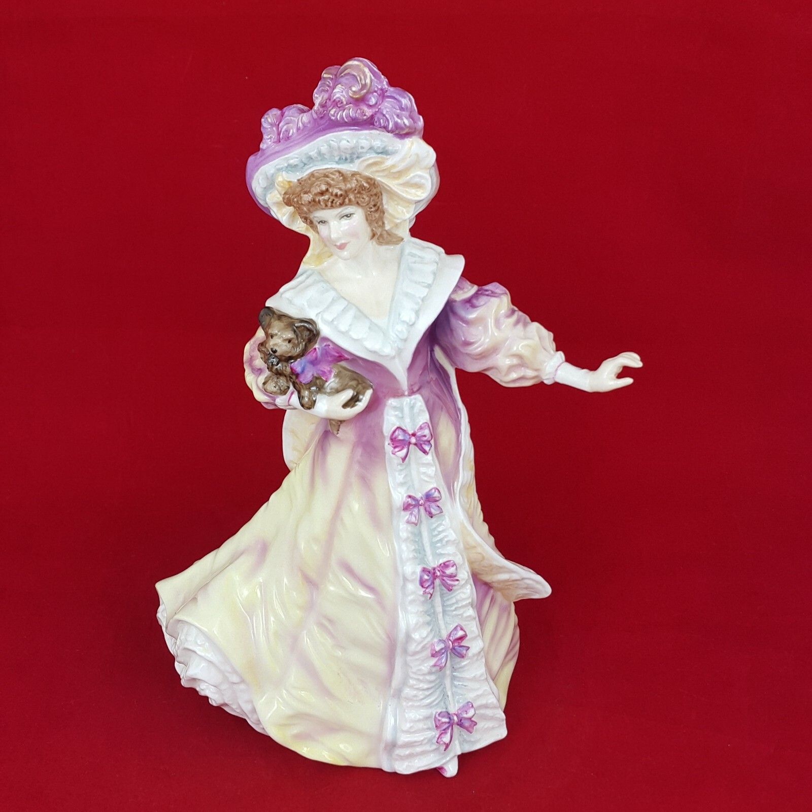 photo furniture Hn3626 Lily Royal Doulton Figurine  Rd 5589
