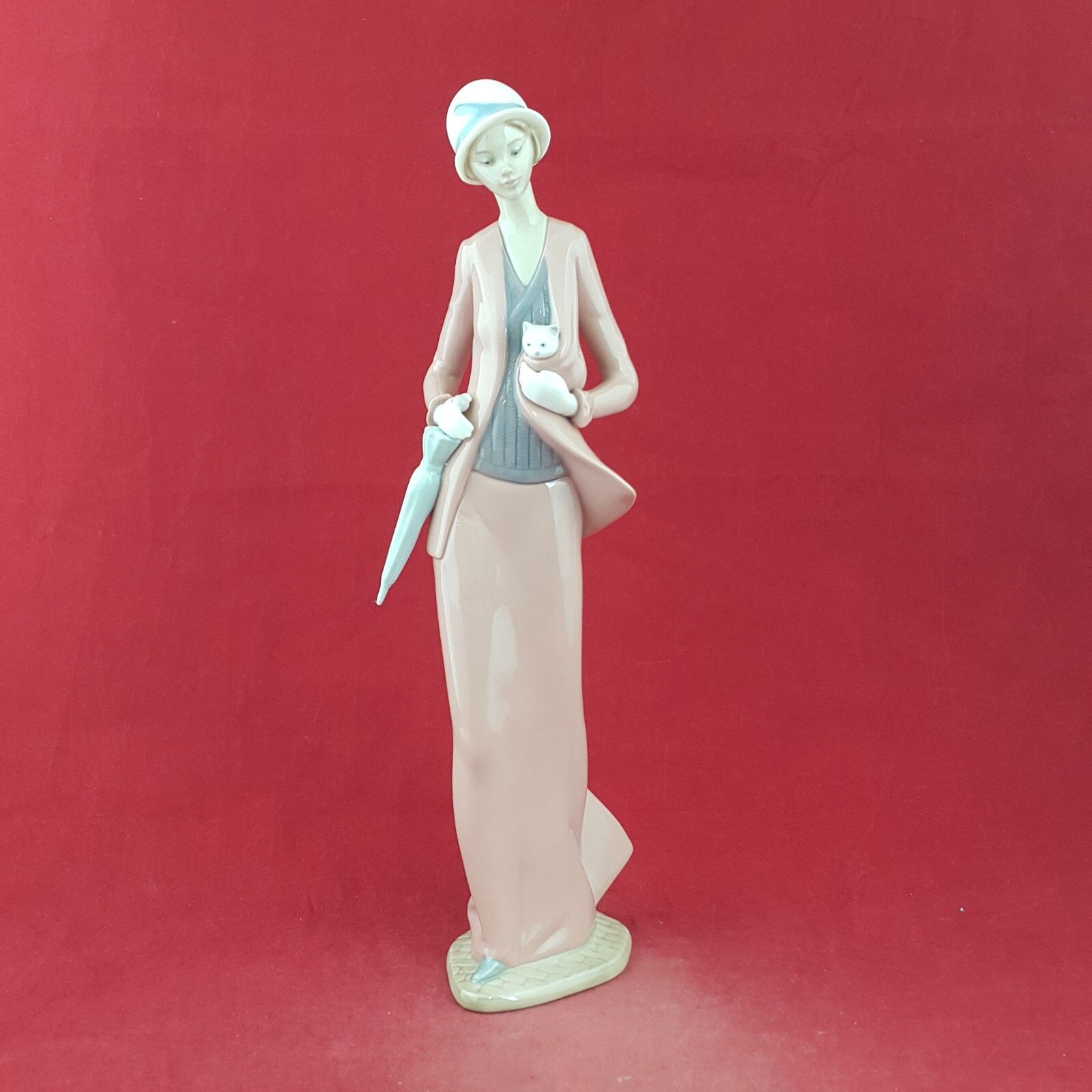 Lladro Nao Figurine 1232 Autumn Stroll Women With Cat Boxed L/N photo for sale