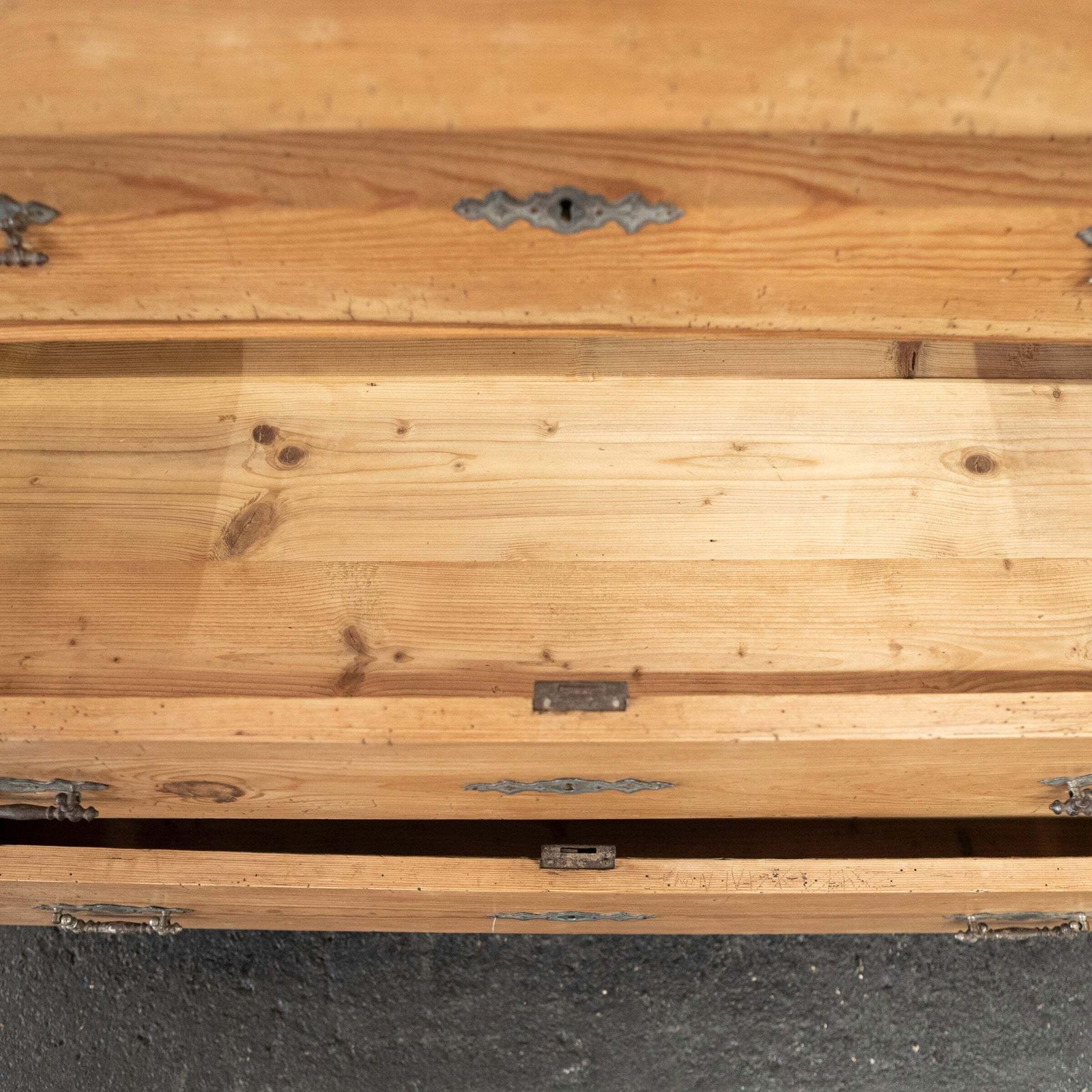 Antique Pine Continental Chest Of Drawers photo vinterior