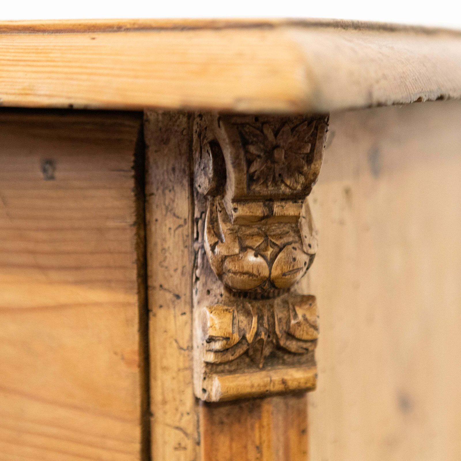 photo vinterior Antique Pine Continental Chest Of Drawers