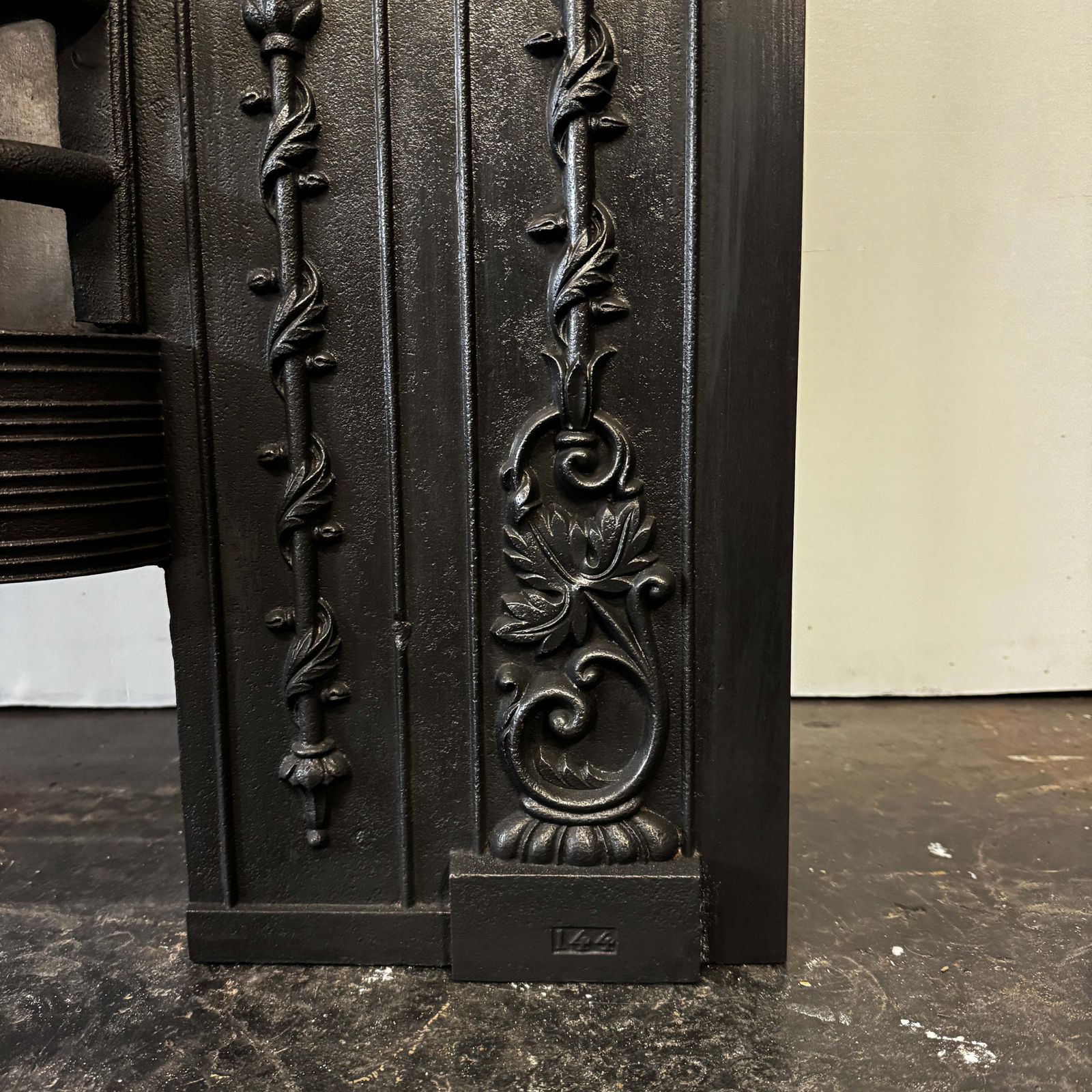 photo furniture Antique Georgian Cast Iron Register Grate